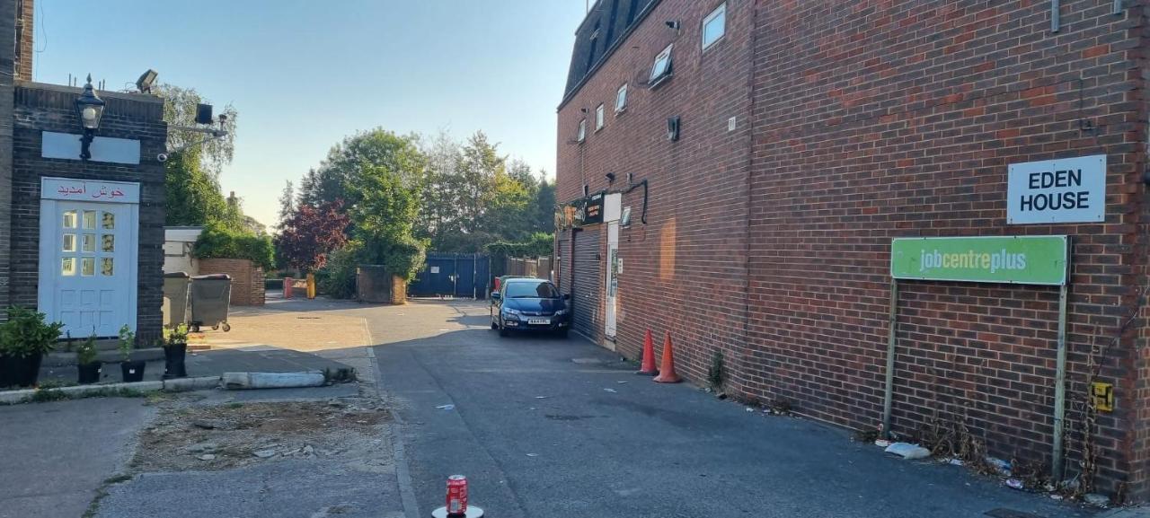 Private In Shares Flat Near Heathrow Airport Lejlighed *