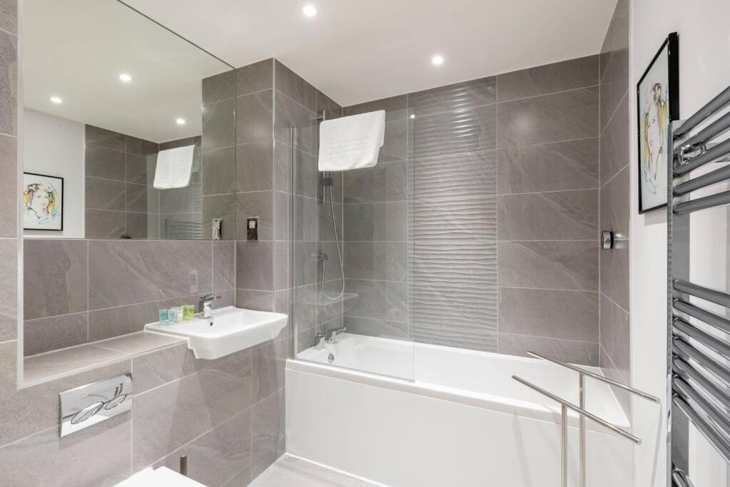 Appartamento Stylish 2 Bed 2 Bath In Highgate & Free Parking *