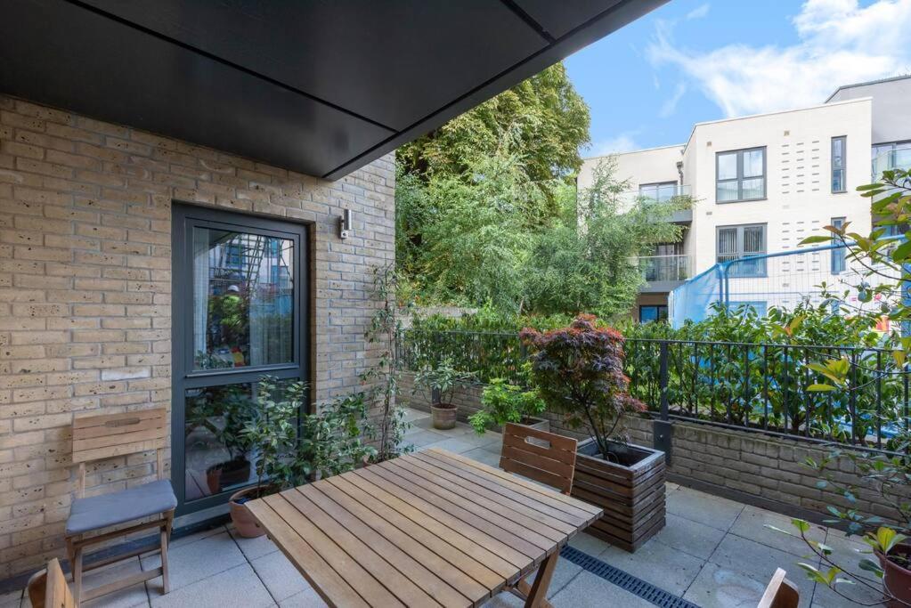 Stylish 2 Bed 2 Bath In Highgate & Free Parking * Londra