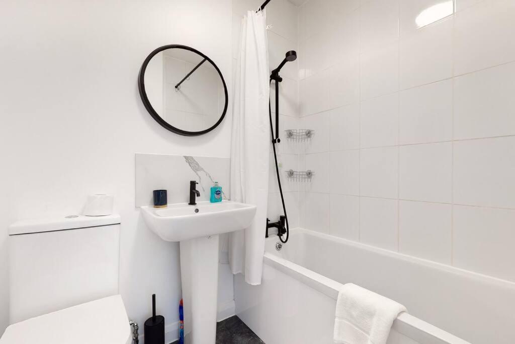 Lovely 1 Bedroom Flat In Shepherd's Bush Apartment