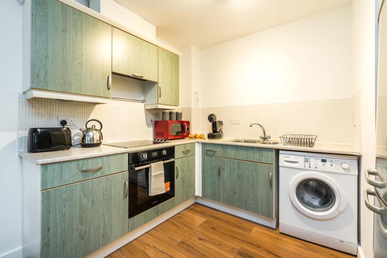 Fast Internet One Bedroom In Greater London, Id Required Lejlighed London