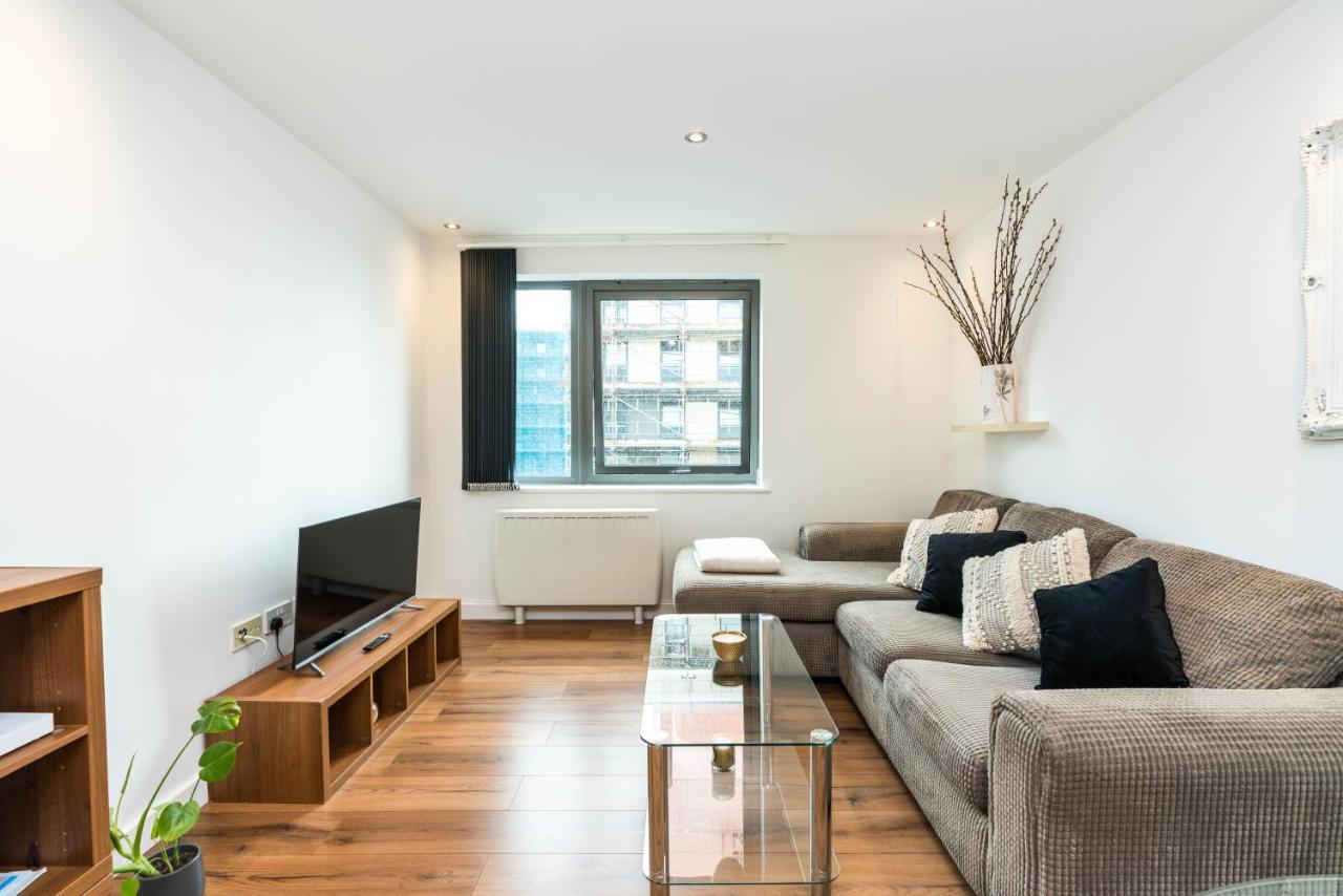 Fast Internet One Bedroom In Greater London, Id Required Lejlighed