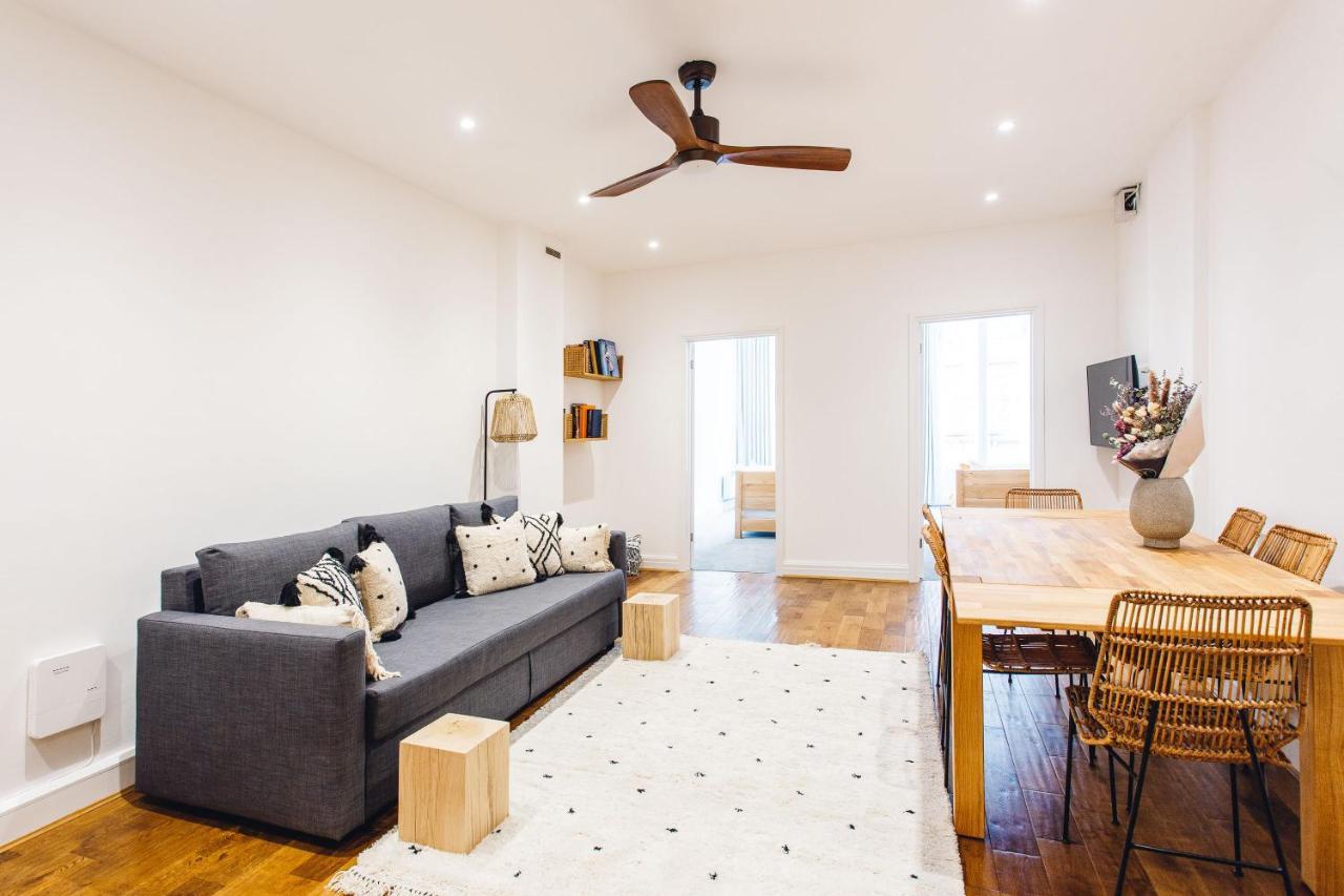 Apartment 2 Bedroom Right On Trafalgar Square *