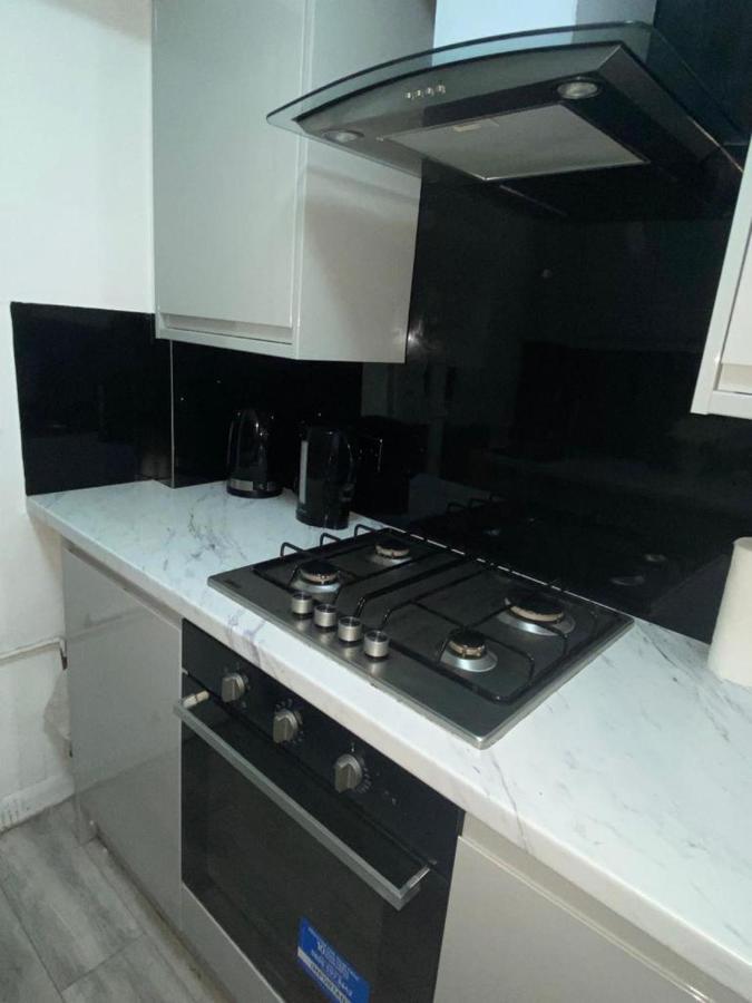Well Located 2 Bedroom In Kings Cross Apartment *