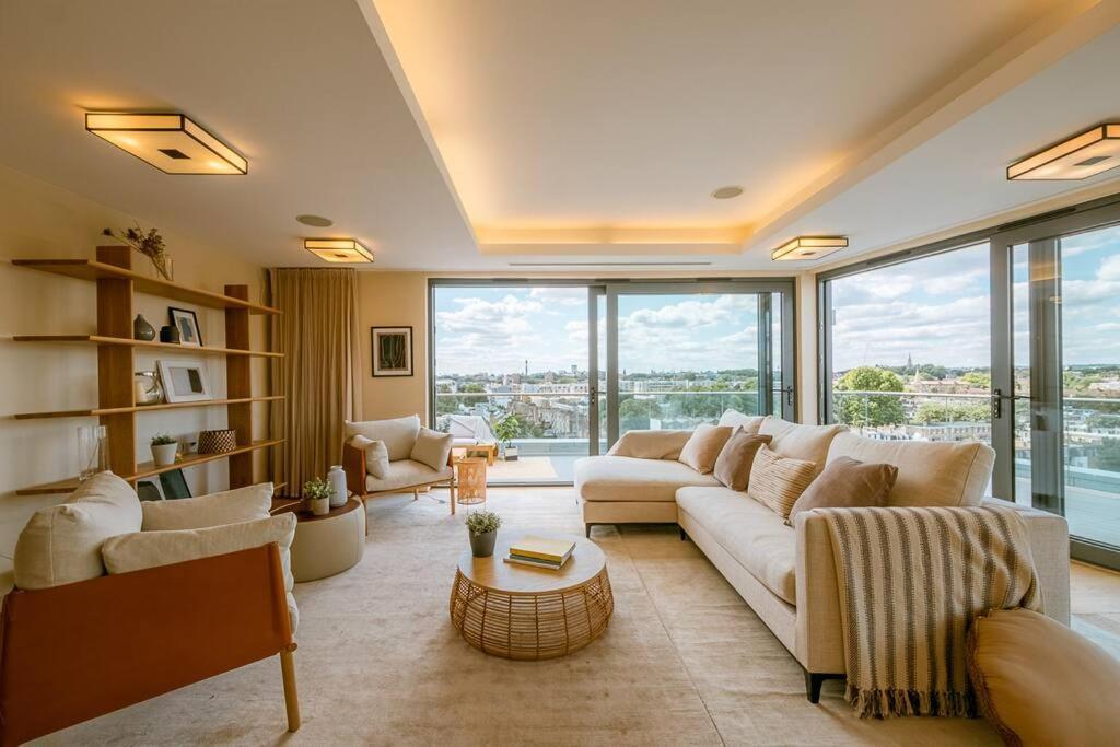 Penthouse. Roof Terrace. Shoreditch. Ac *