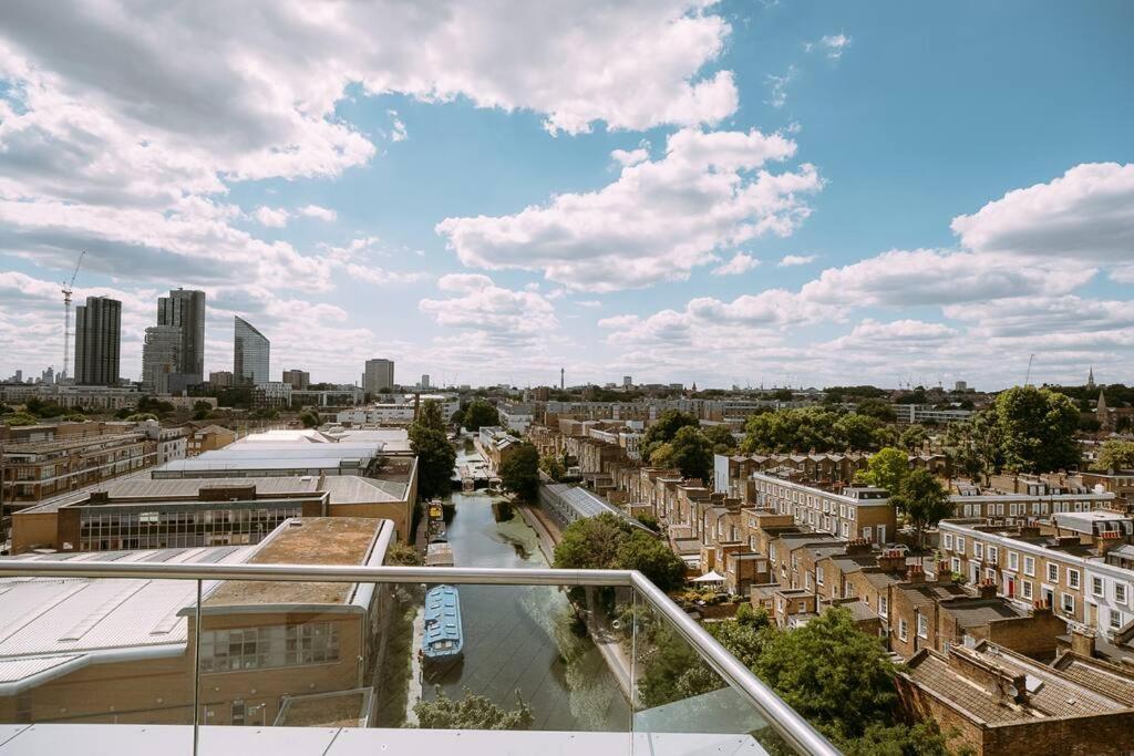 Penthouse. Roof Terrace. Shoreditch. Ac * London