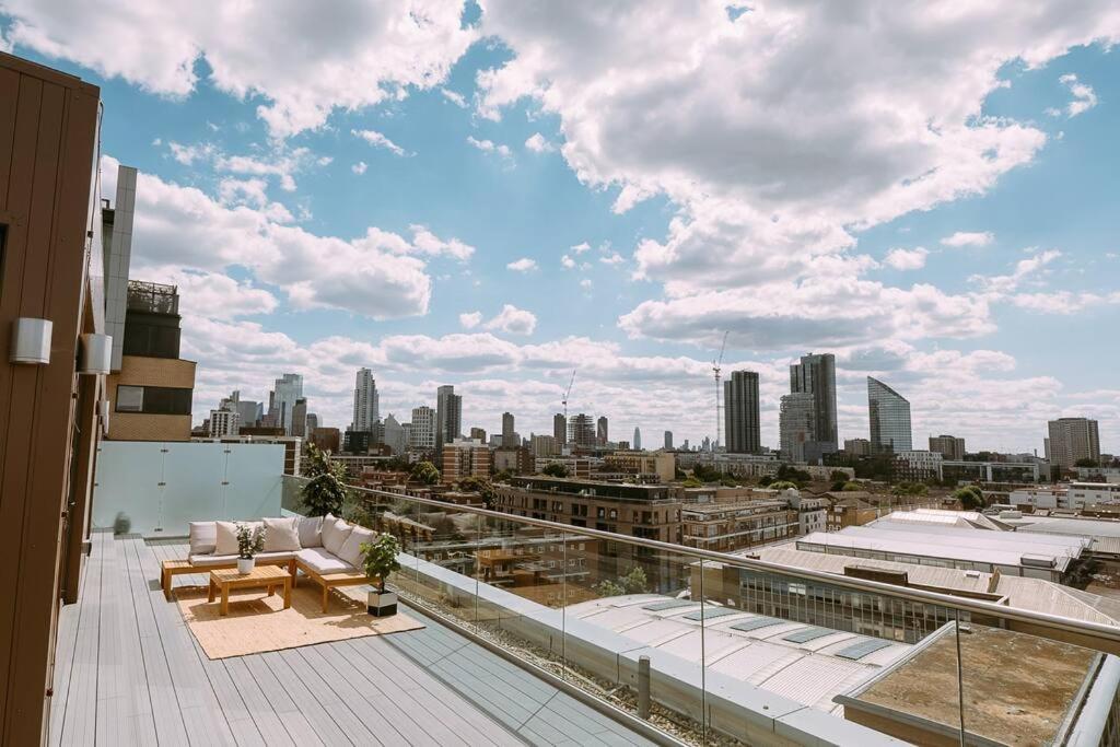 Penthouse. Roof Terrace. Shoreditch. Ac * London