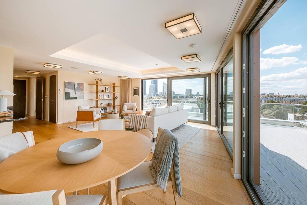Penthouse. Roof Terrace. Shoreditch. Ac * London