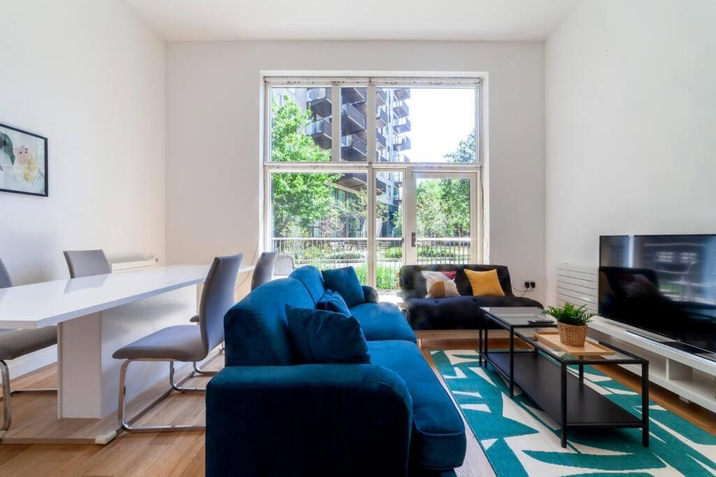 Stunning New 3 Bdr Duplex Wbalcony, East