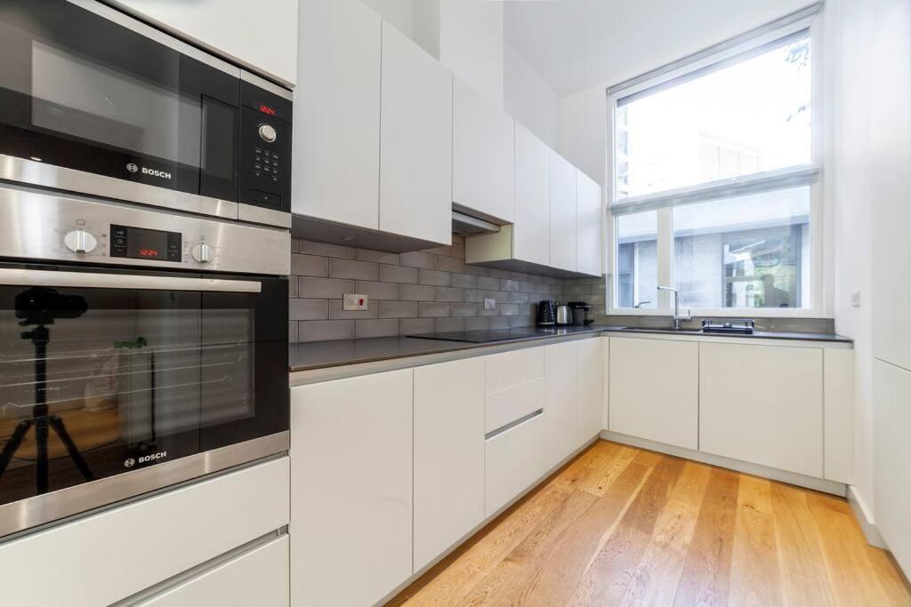 Stunning New 3 Bdr Duplex Wbalcony, East