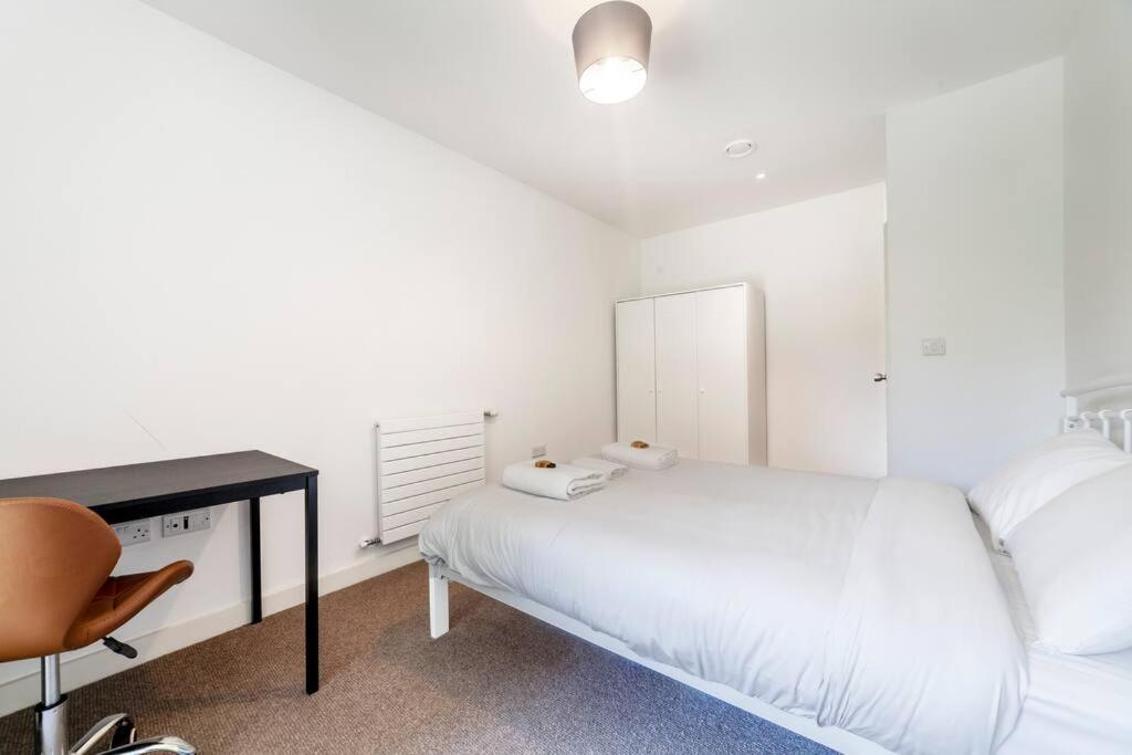 Stunning New 3 Bdr Duplex Wbalcony, East London
