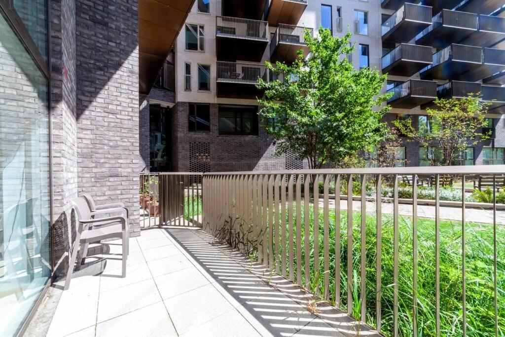 Stunning New 3 Bdr Duplex Wbalcony, East Appartement Londres