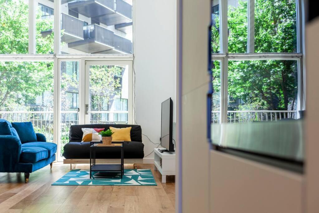 Stunning New 3 Bdr Duplex Wbalcony, East Londres
