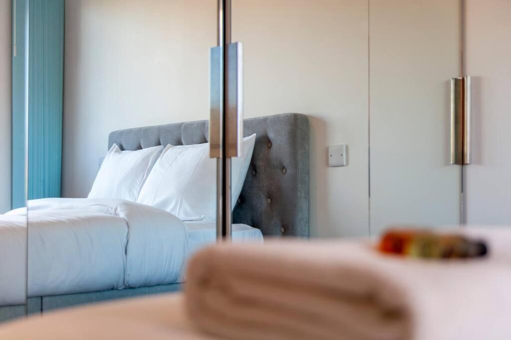 Stunning New 3 Bdr Duplex Wbalcony, East Appartement Londres