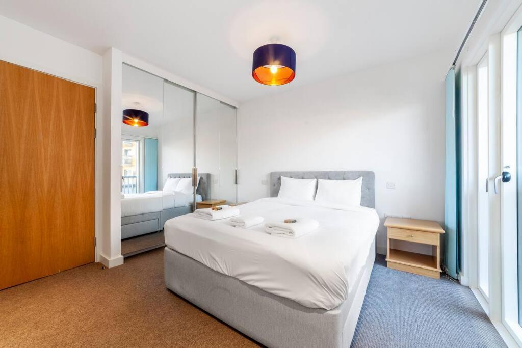 Stunning New 3 Bdr Duplex Wbalcony, East Appartement *