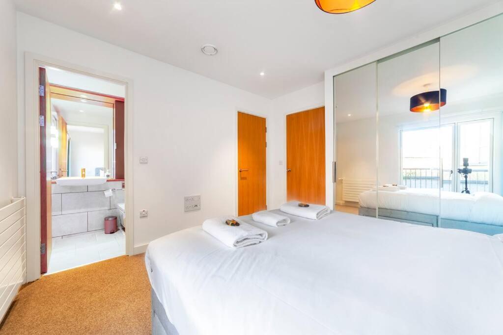Stunning New 3 Bdr Duplex Wbalcony, East Appartement *