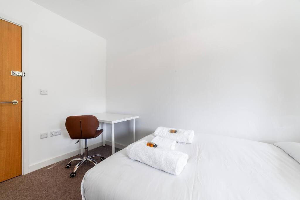 Stunning New 3 Bdr Duplex Wbalcony, East