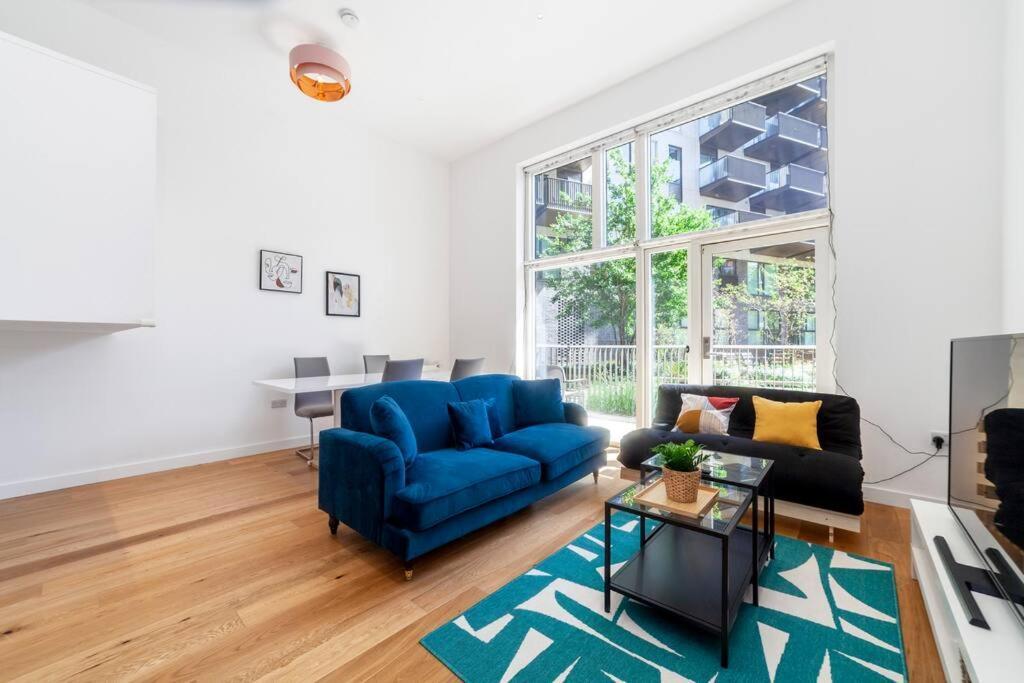 Stunning New 3 Bdr Duplex Wbalcony, East Appartement