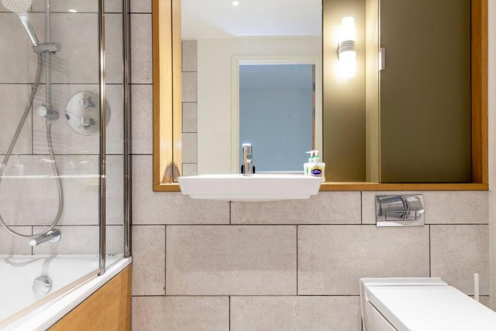 Appartement Stunning New 3 Bdr Duplex Wbalcony, East