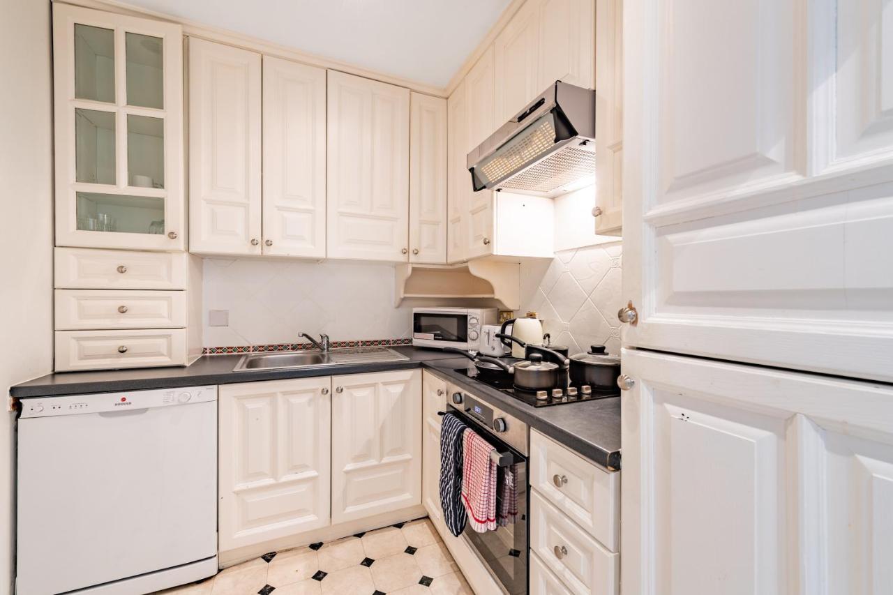 Apartment Somerset Court Kensington London