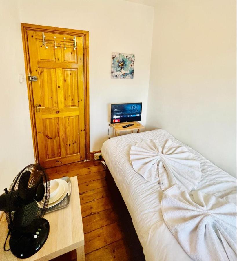 Homestay With Single Bed