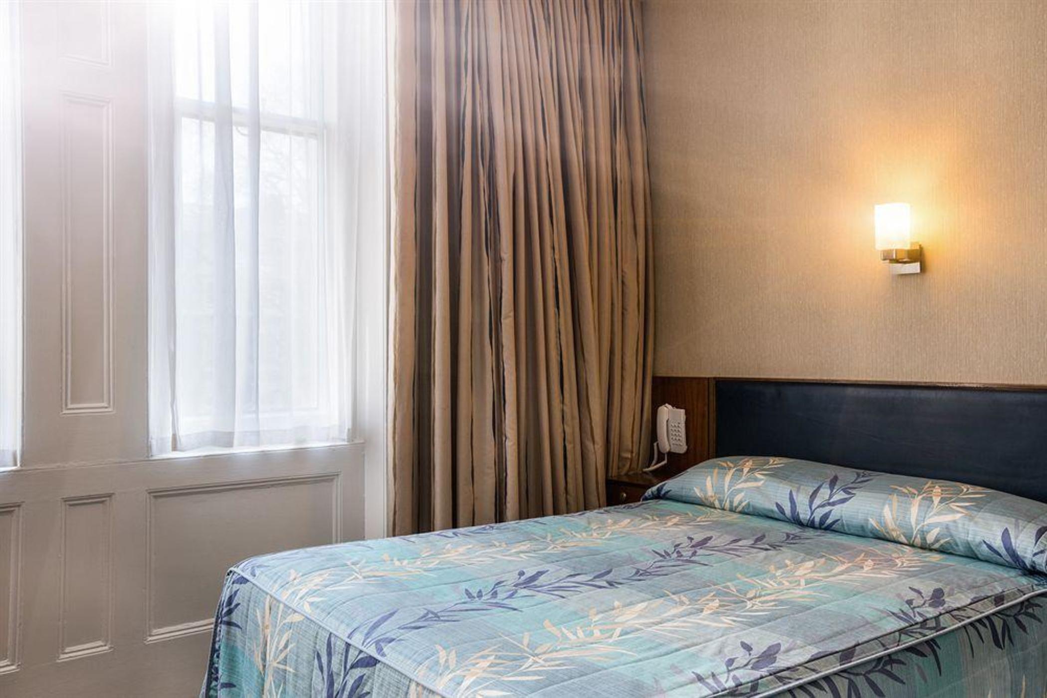 Mitre House Hotel 3*