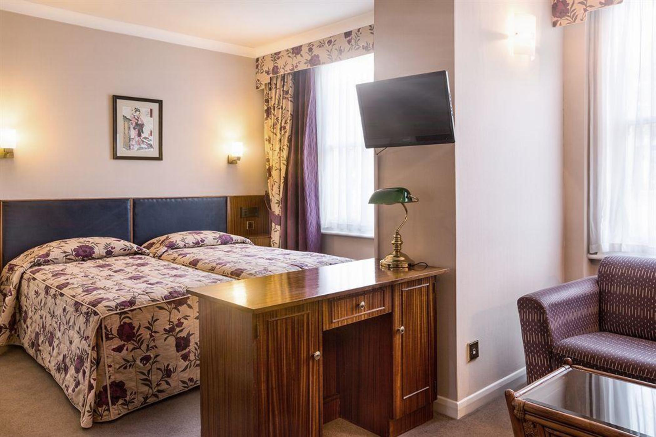 Mitre House 3*