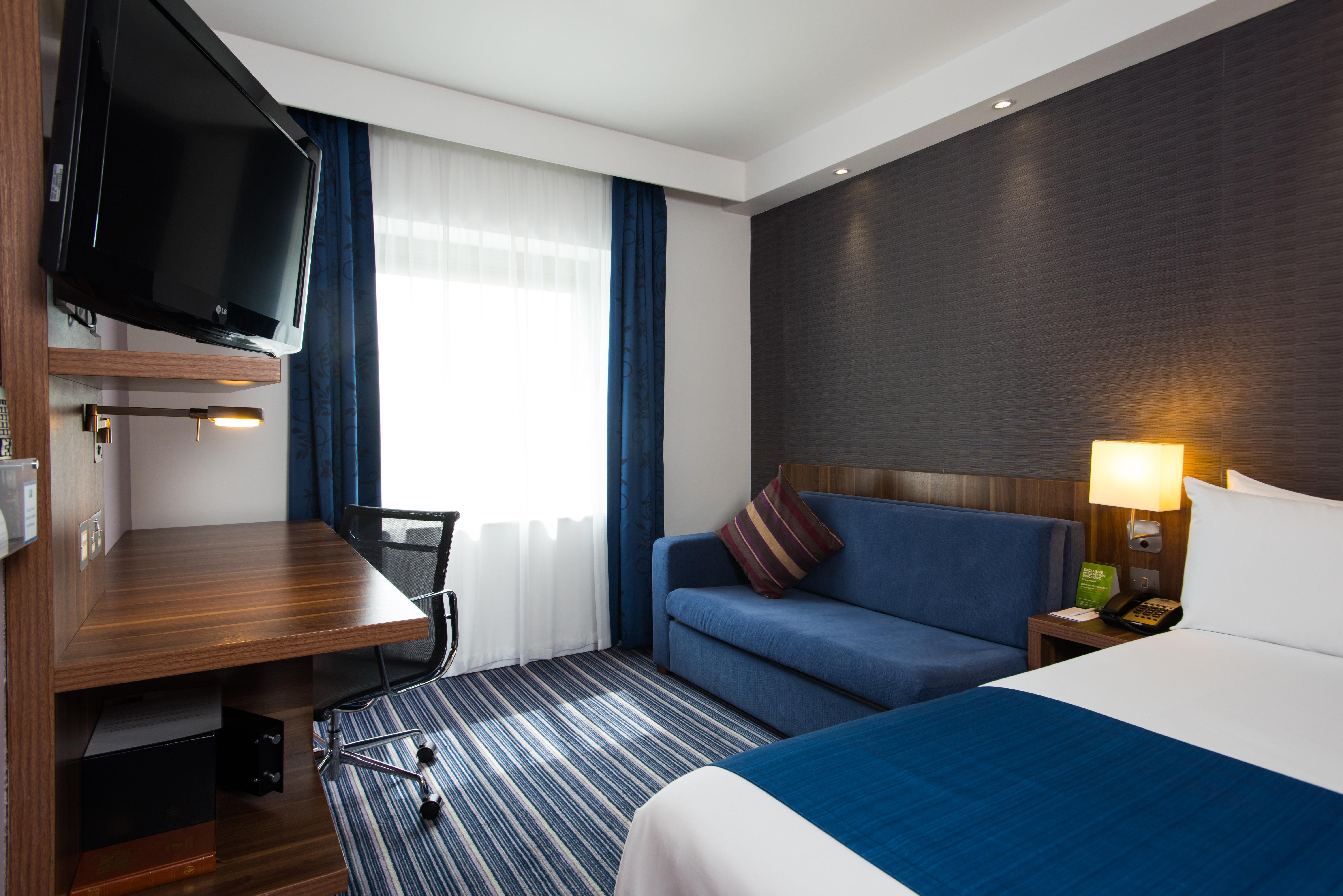 Express London-wimbledon-south, An Ihg London