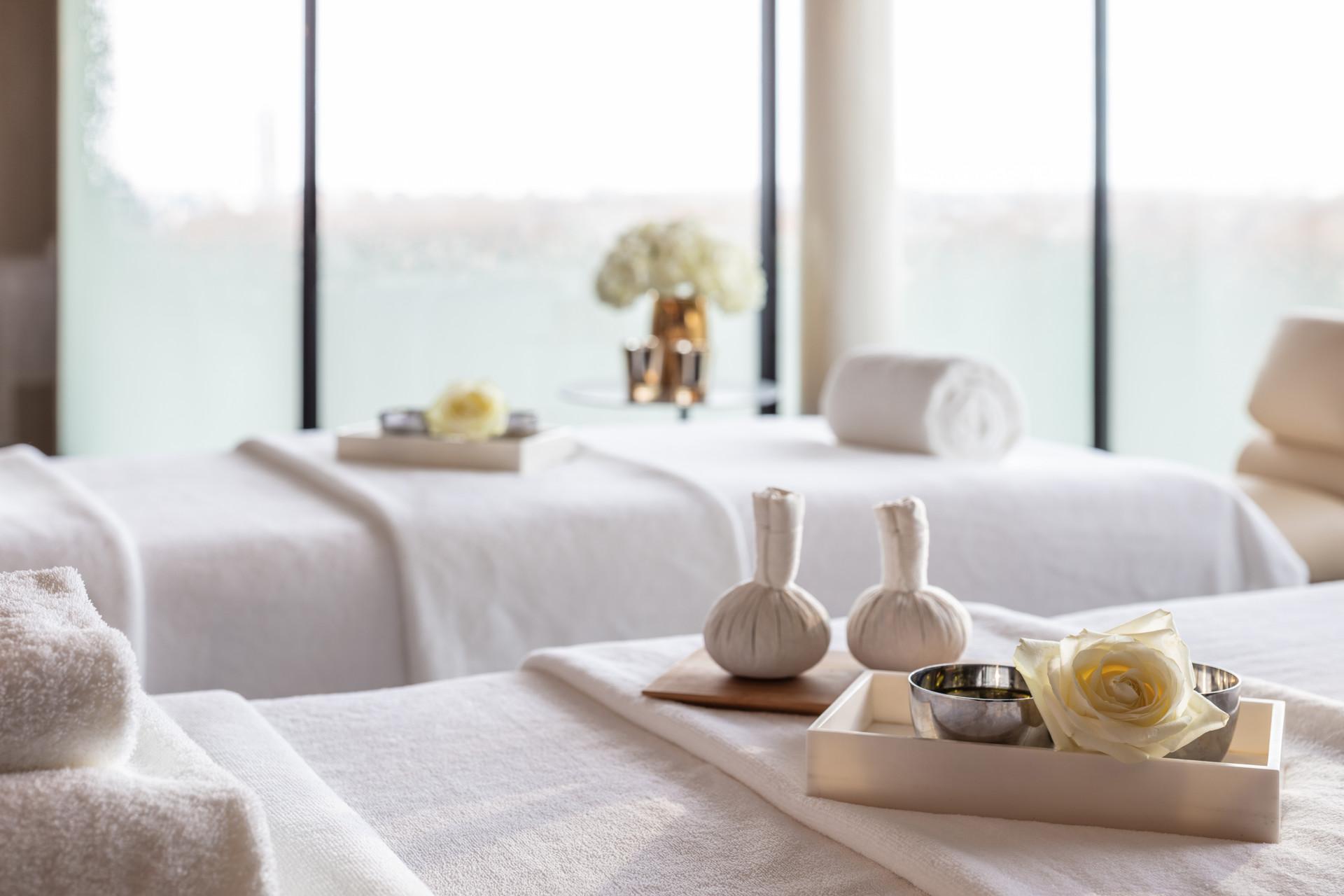 Four Seasons At Park Lane Hotel