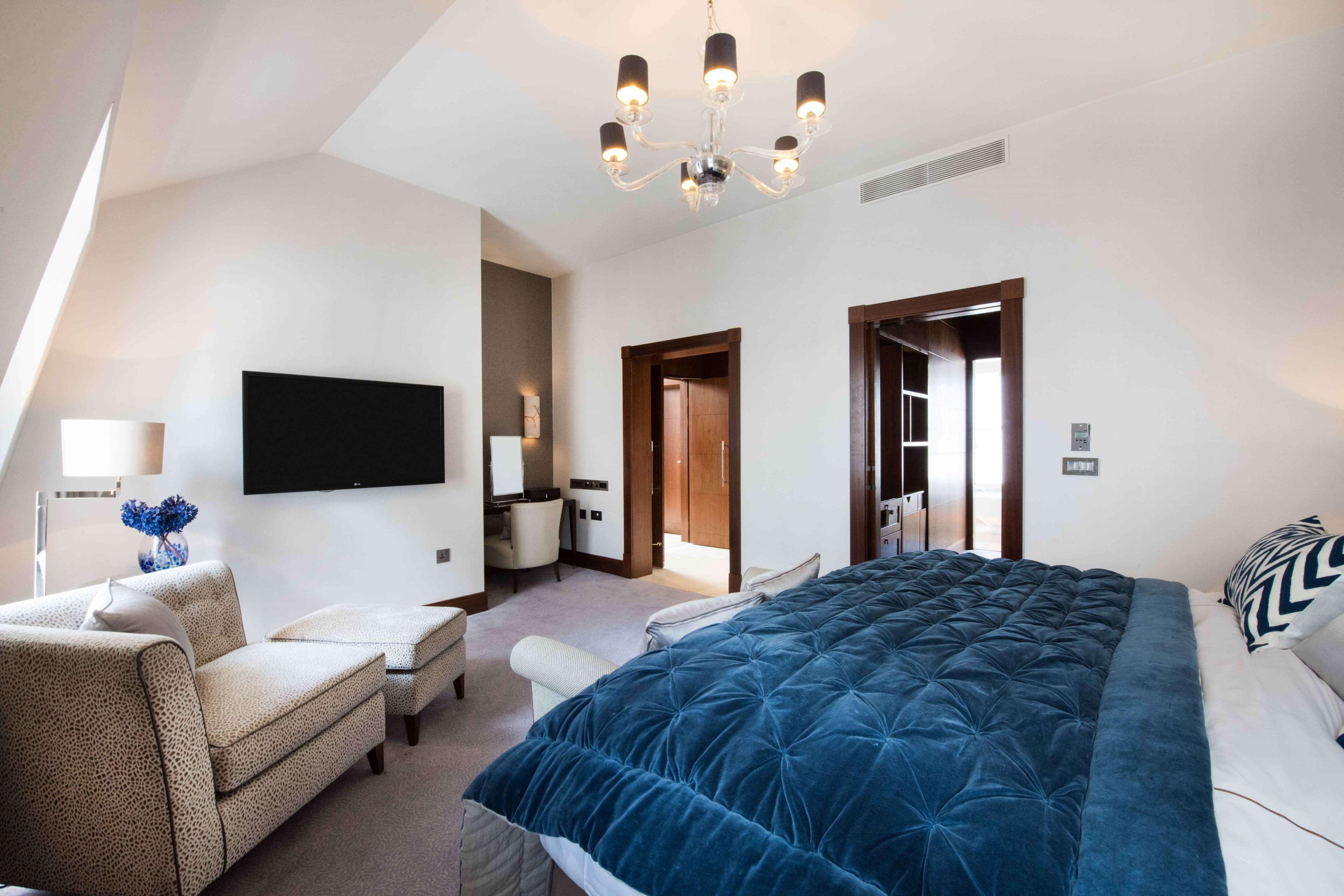 Conrad St Hotel
