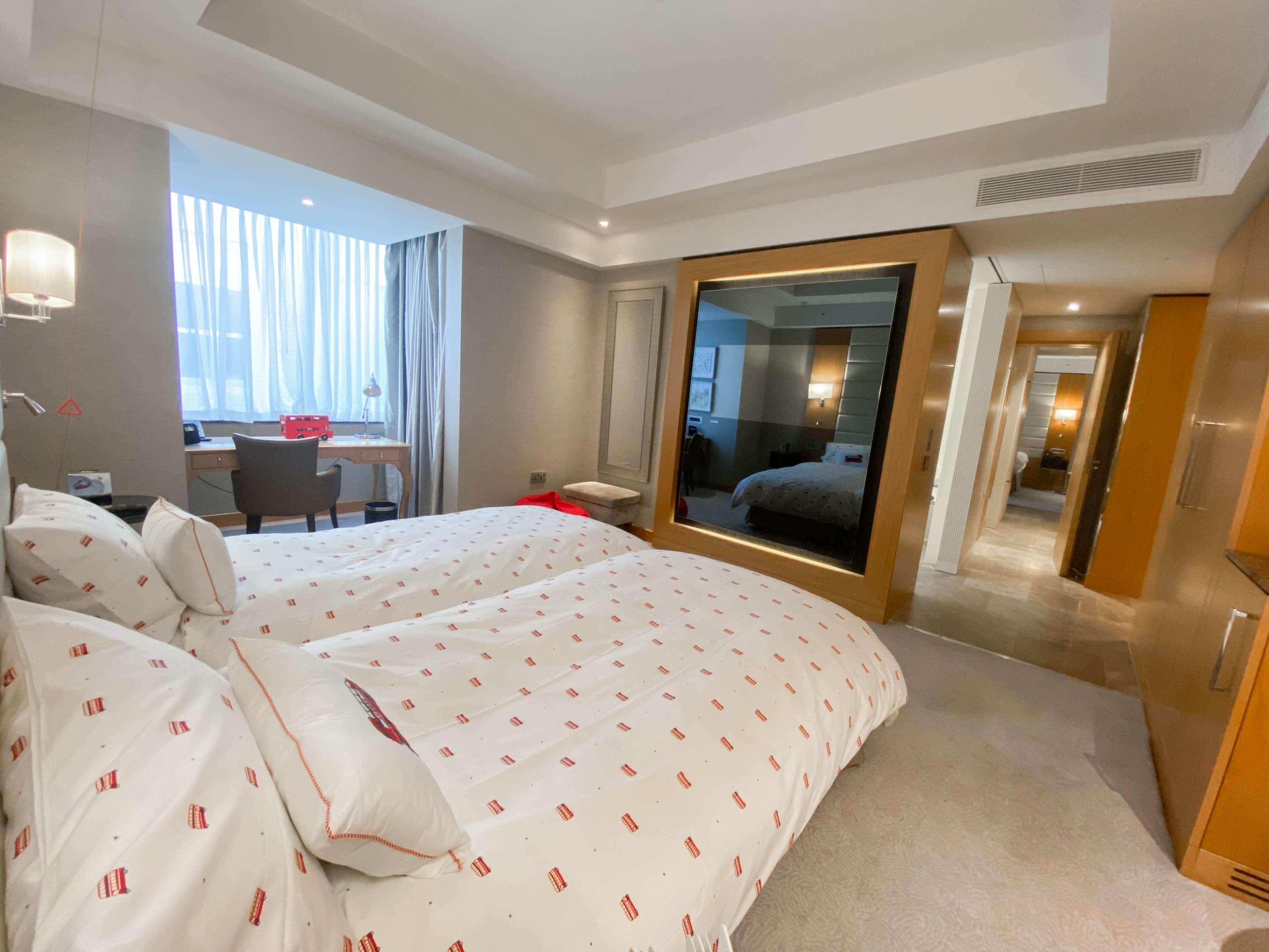 Conrad St Hotel 5*