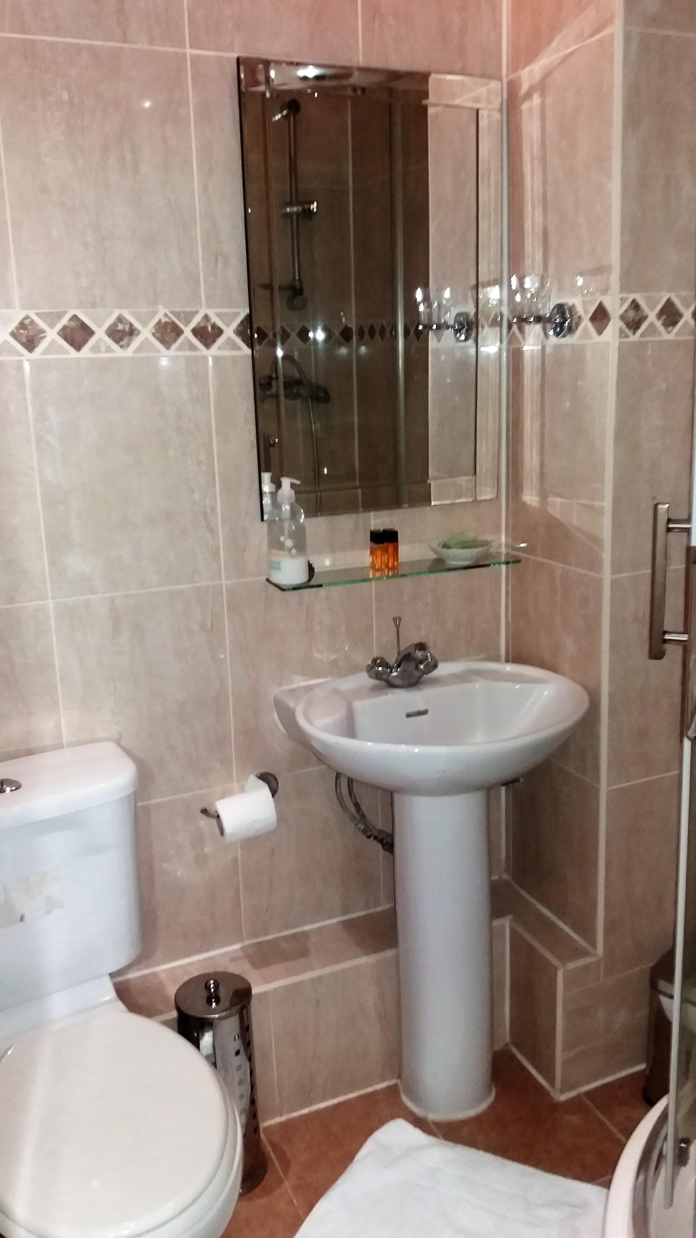 Tony's House Hotell 2*