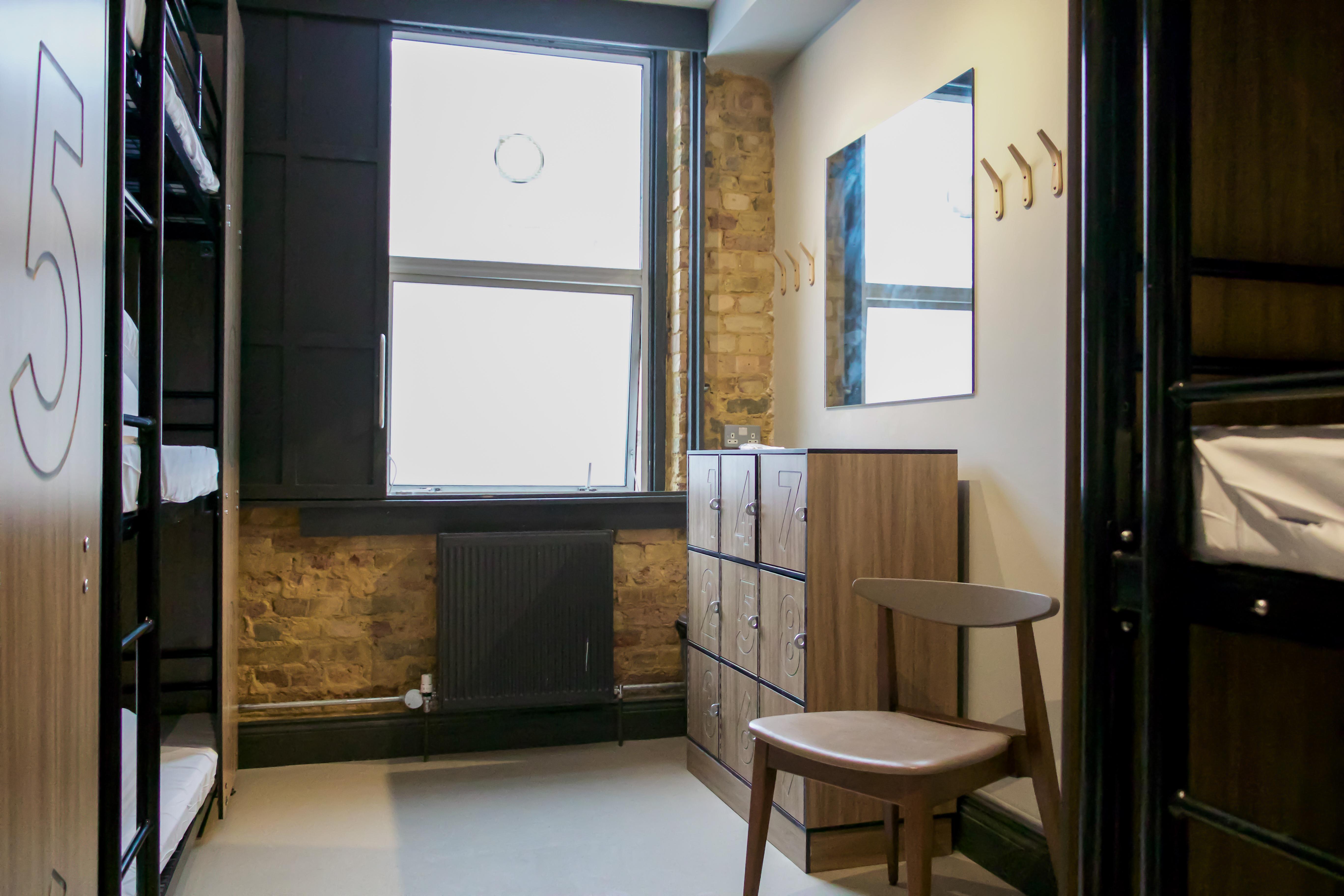 Publove @ The Exmouth Arms, Euston Hostel London