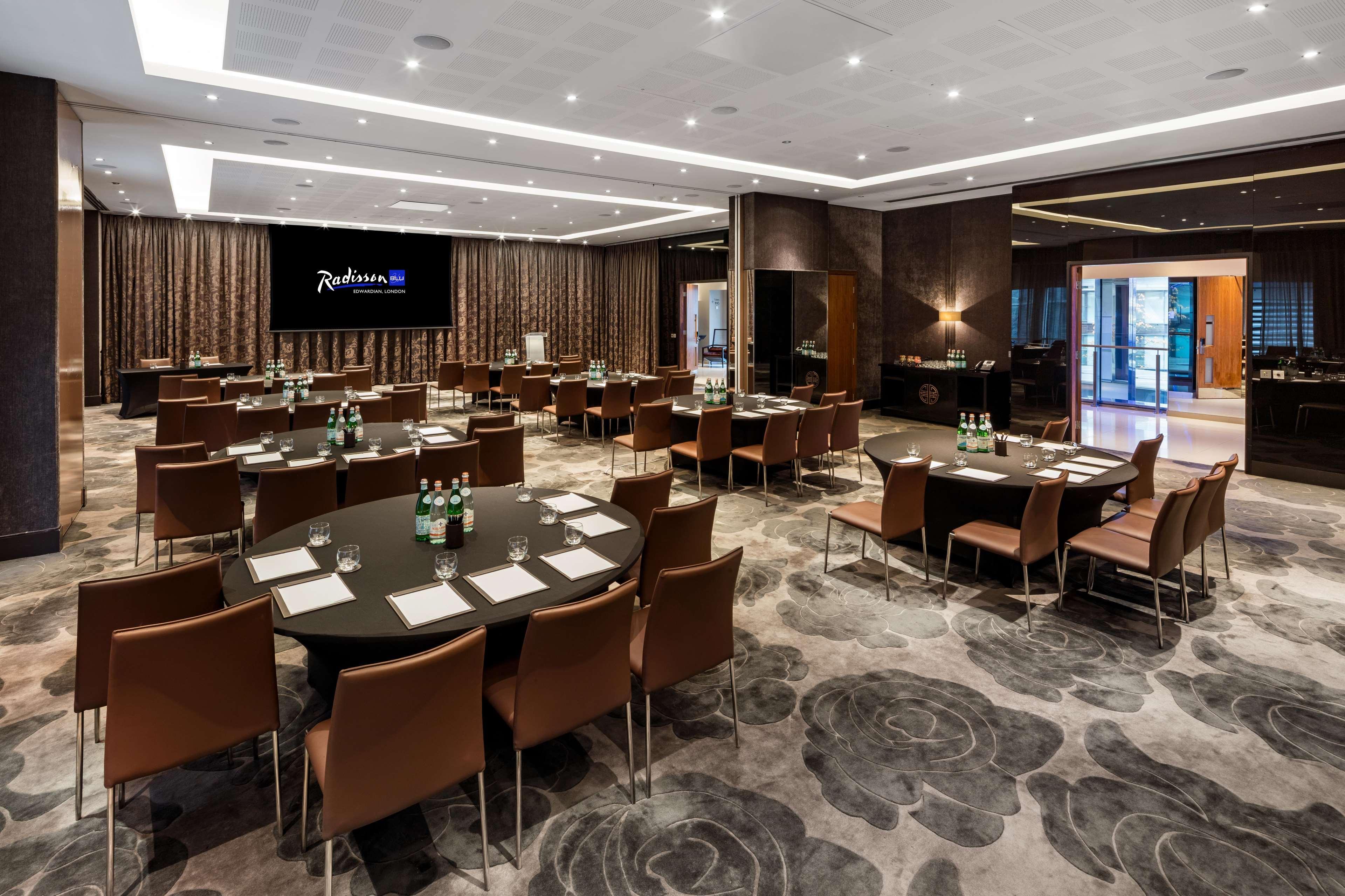 Hotell Radisson Blu Hotel, Canary Wharf East 4*