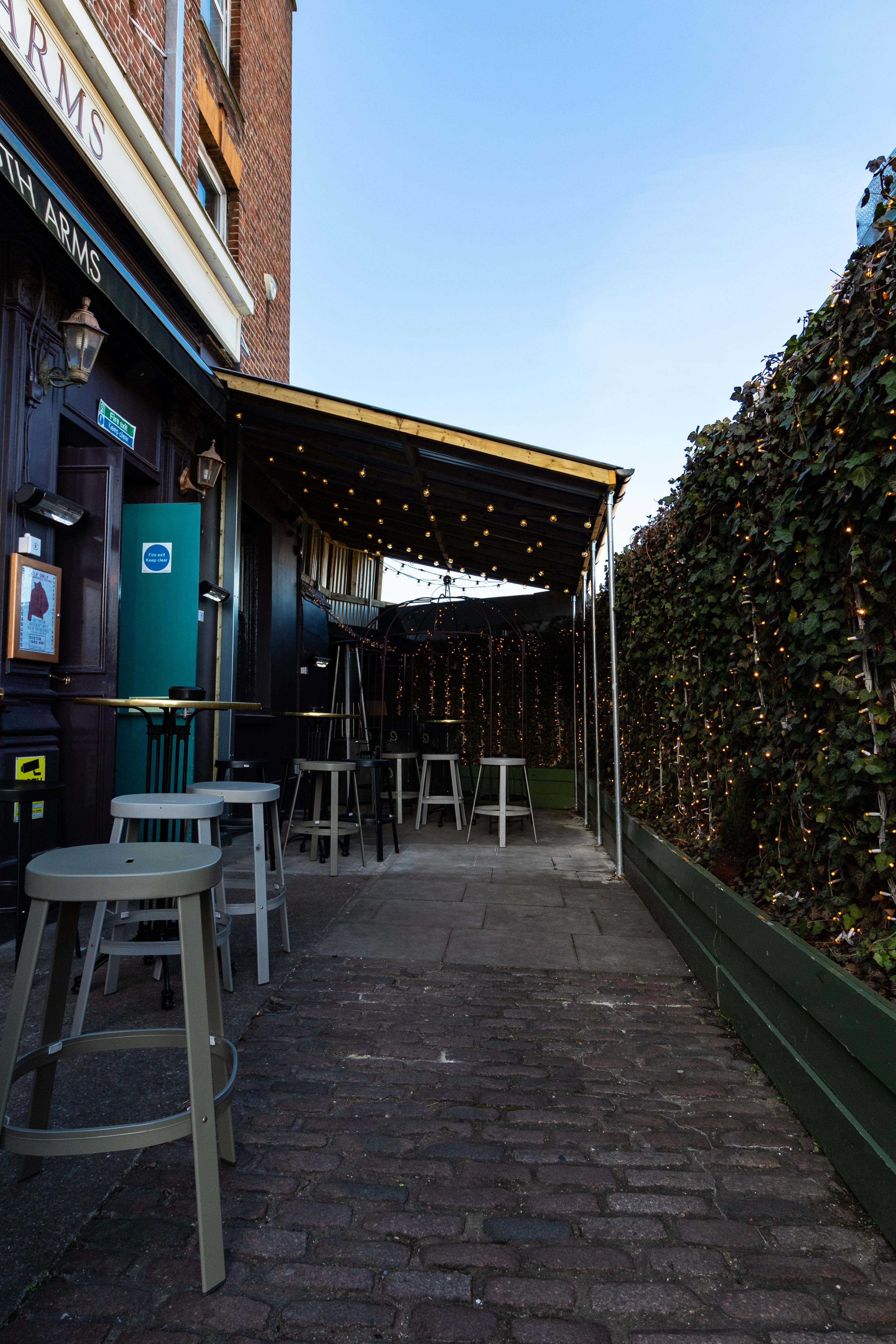 Publove @ The Exmouth Arms, Euston Hostel *