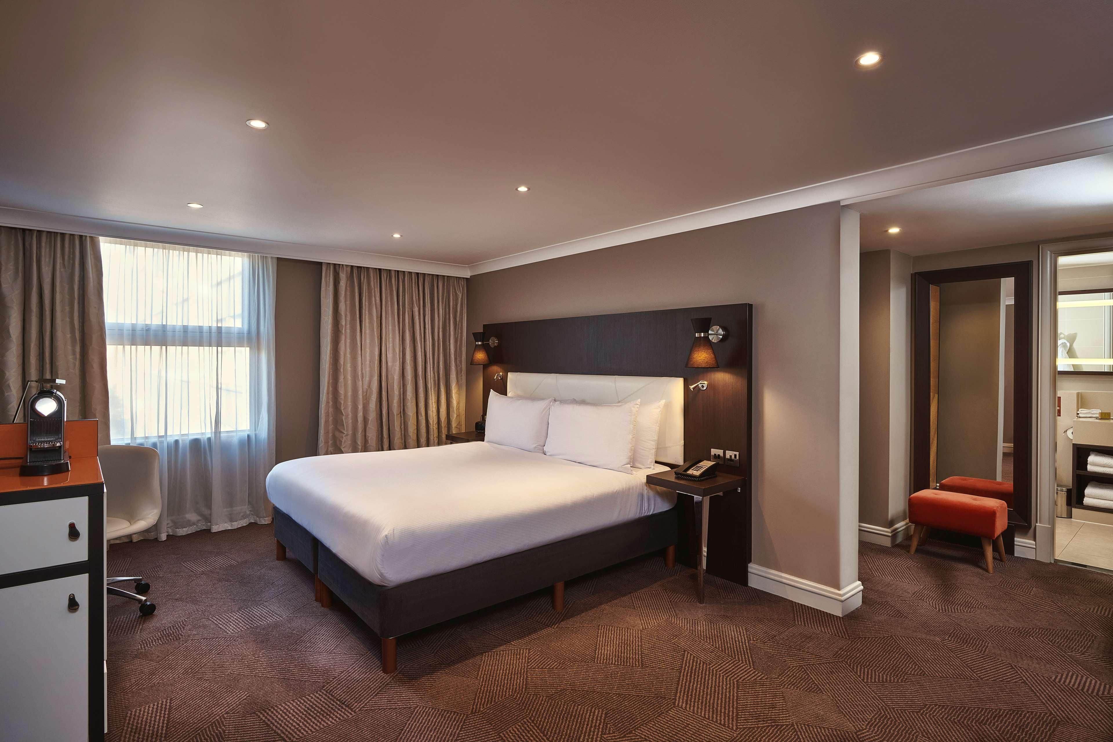 Hotel Doubletree By Hilton Ealing 4*