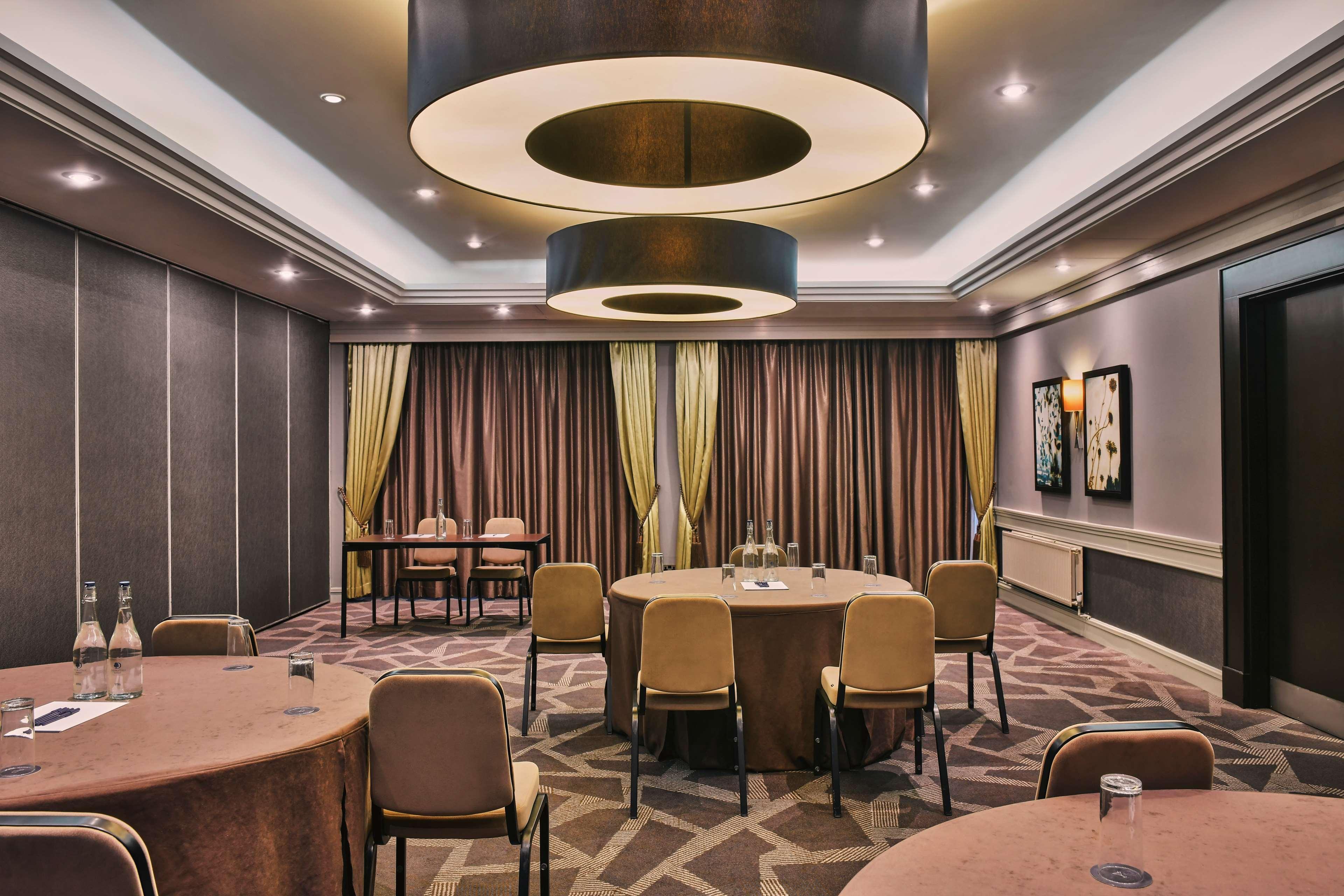 Hotel Doubletree By Hilton Ealing 4*