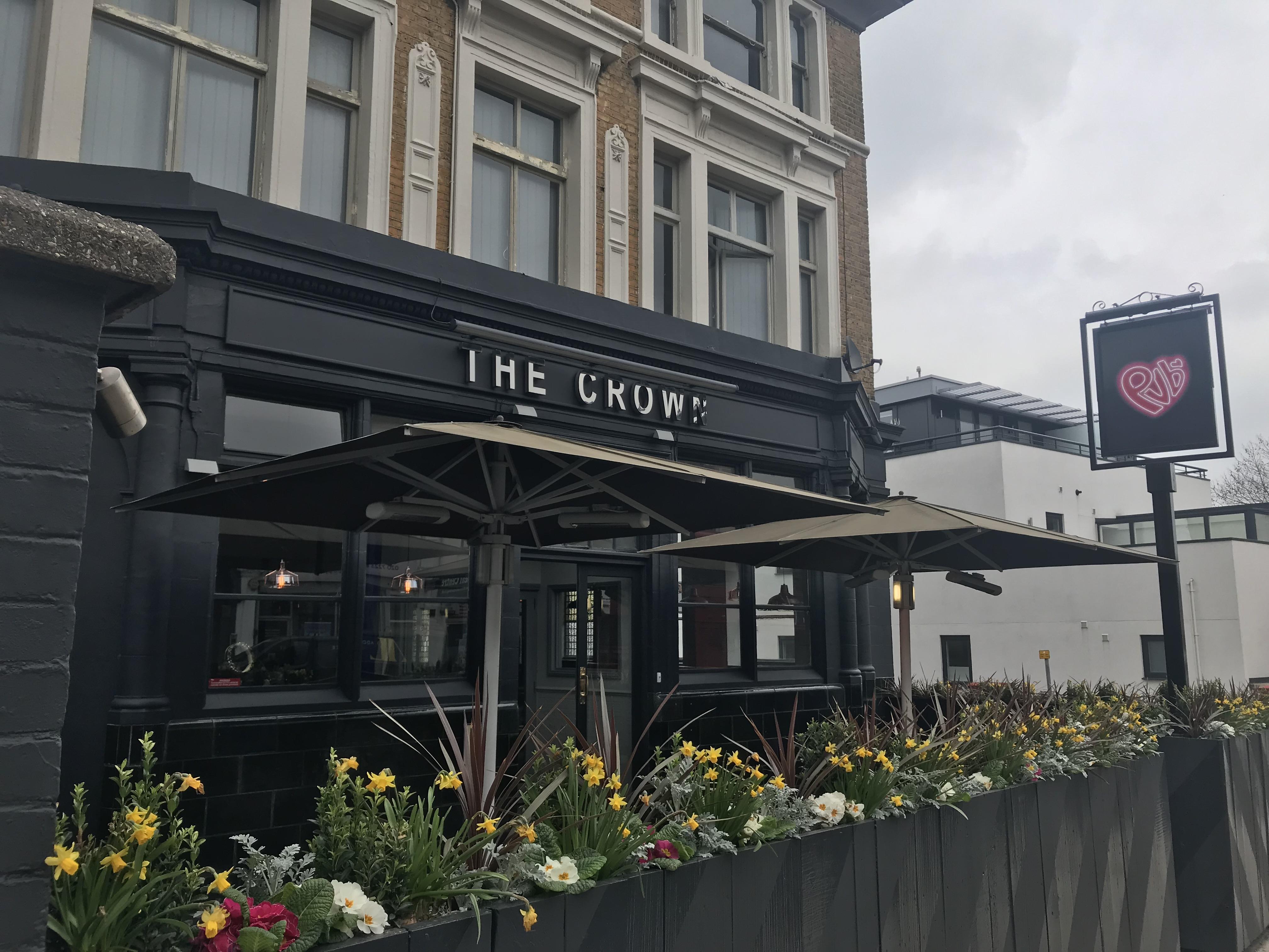 Publove @ The Crown, Battersea Hostel