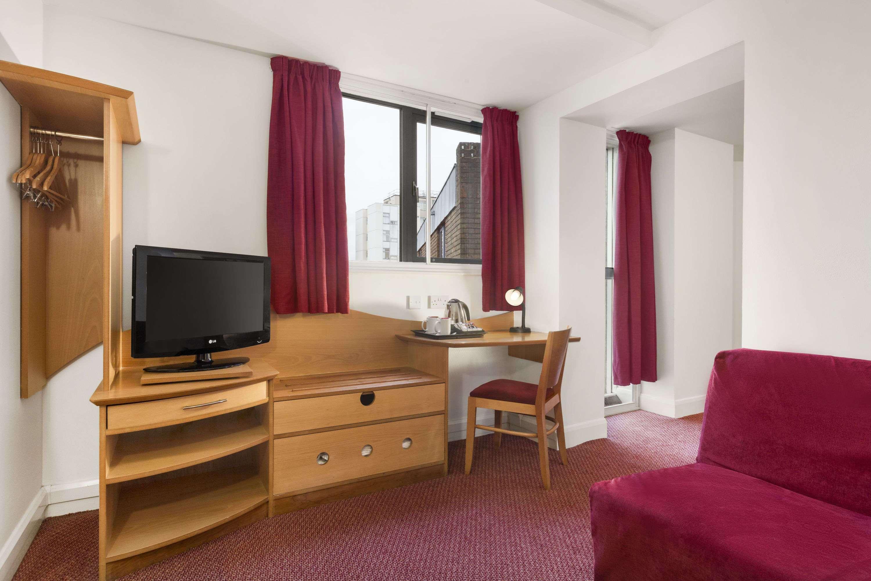 Waterloo Hub And 3* London