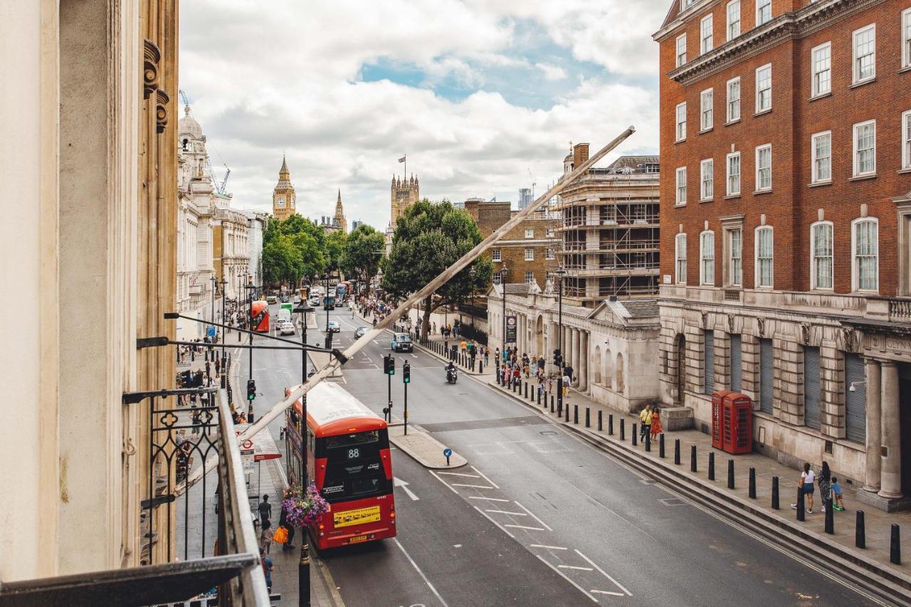 2 Bedroom Right On Trafalgar Square Apartment *