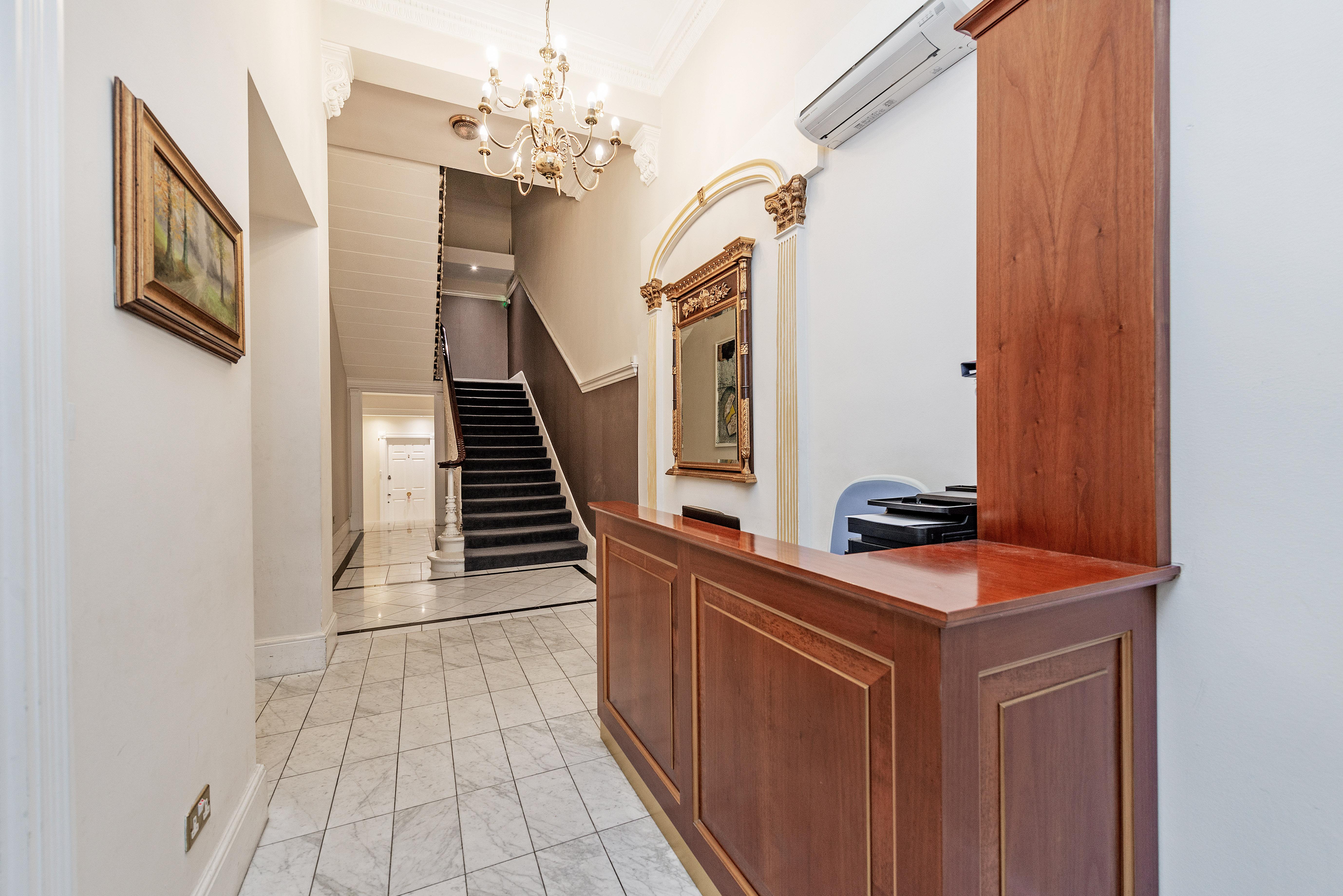 Queensgate Court 4* Londra
