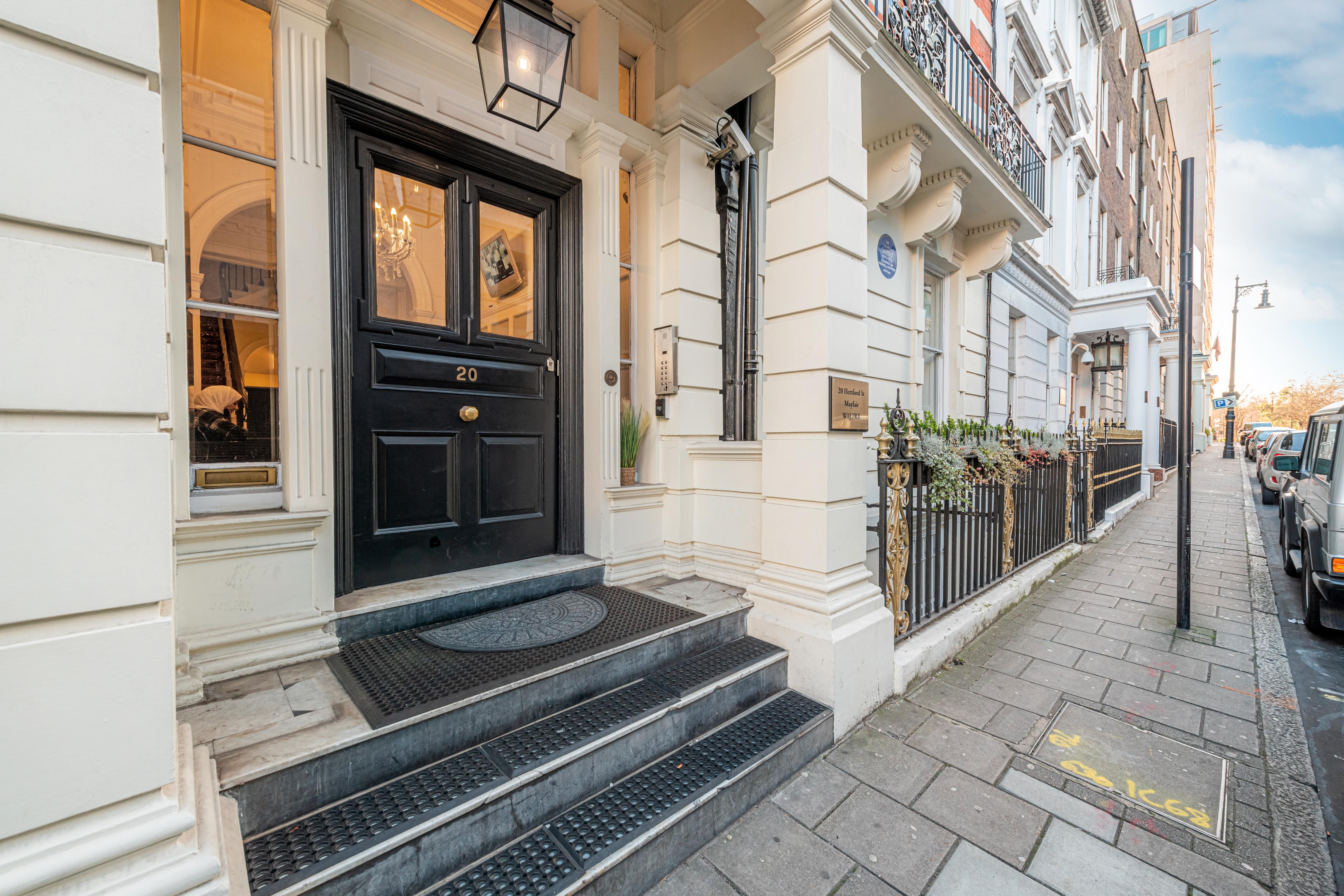 20 Hertford Street Aparthotel 4*