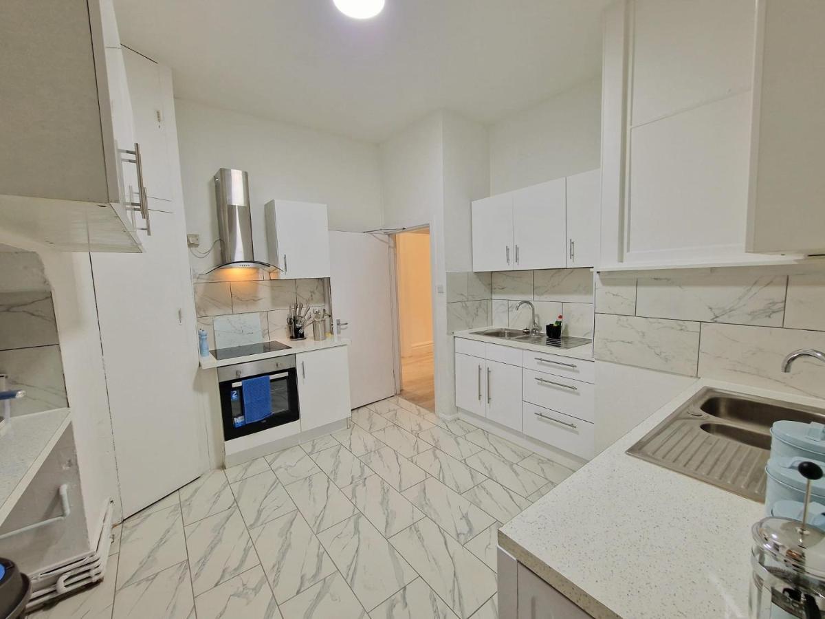 Spacious 4 Bedrooms For 10 Near Marble Arch Londen