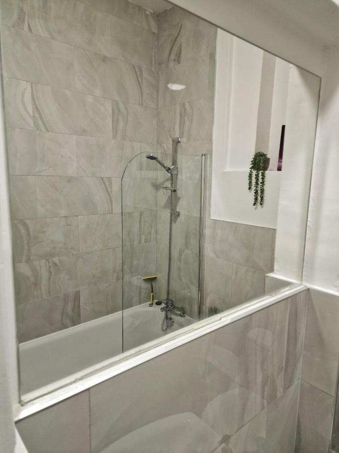 Spacious 4 Bedrooms For 10 Near Marble Arch Londen