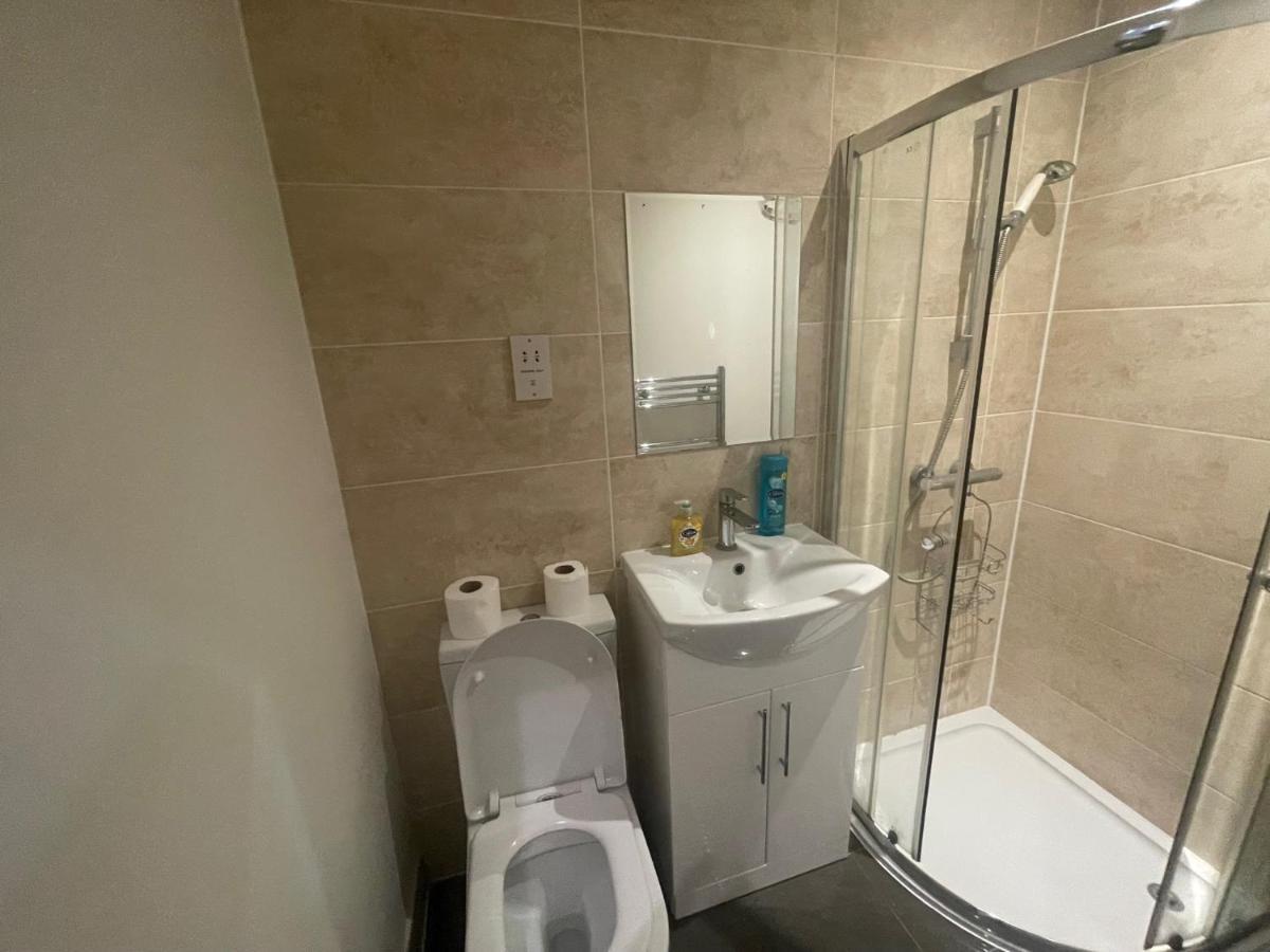 Lovely 1 Bedroom With On Street Parking Apartment London