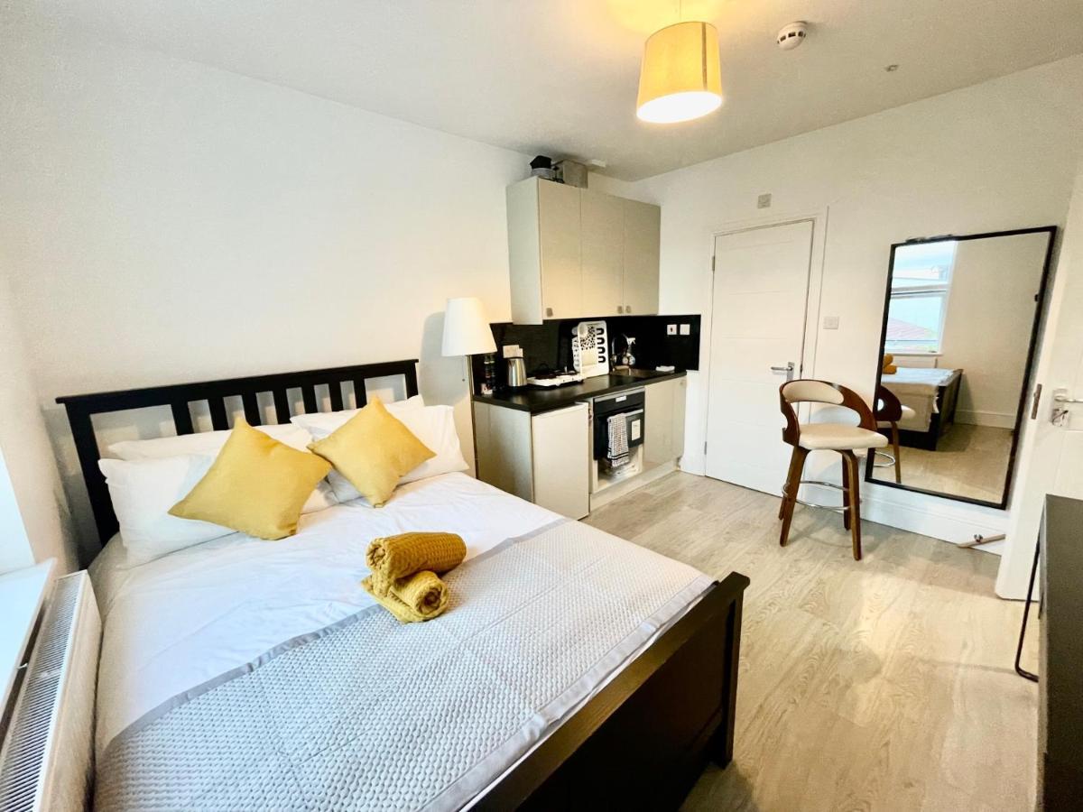Apartment Lovely Self Contained Now Available London