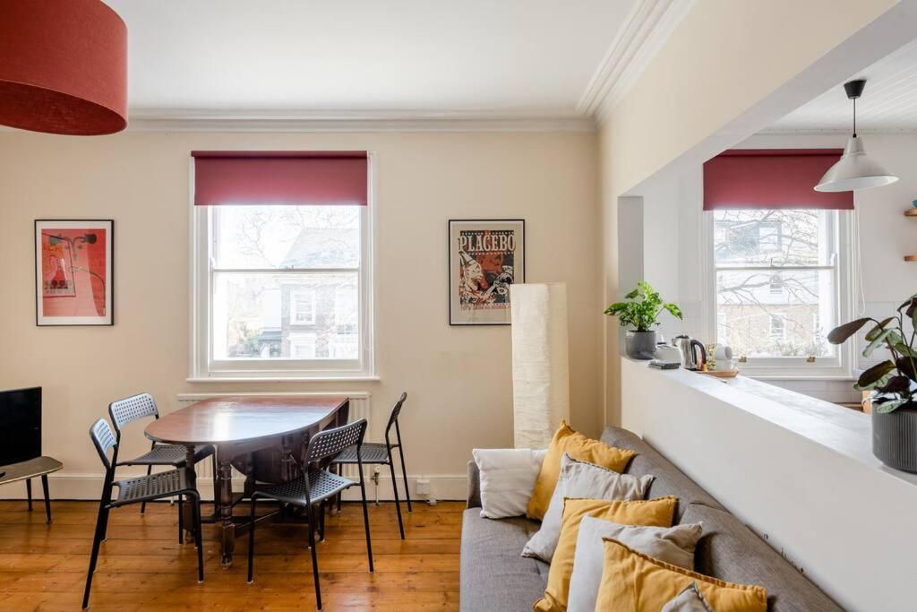 Beautiful Two-floor Flat Near Tube Station London