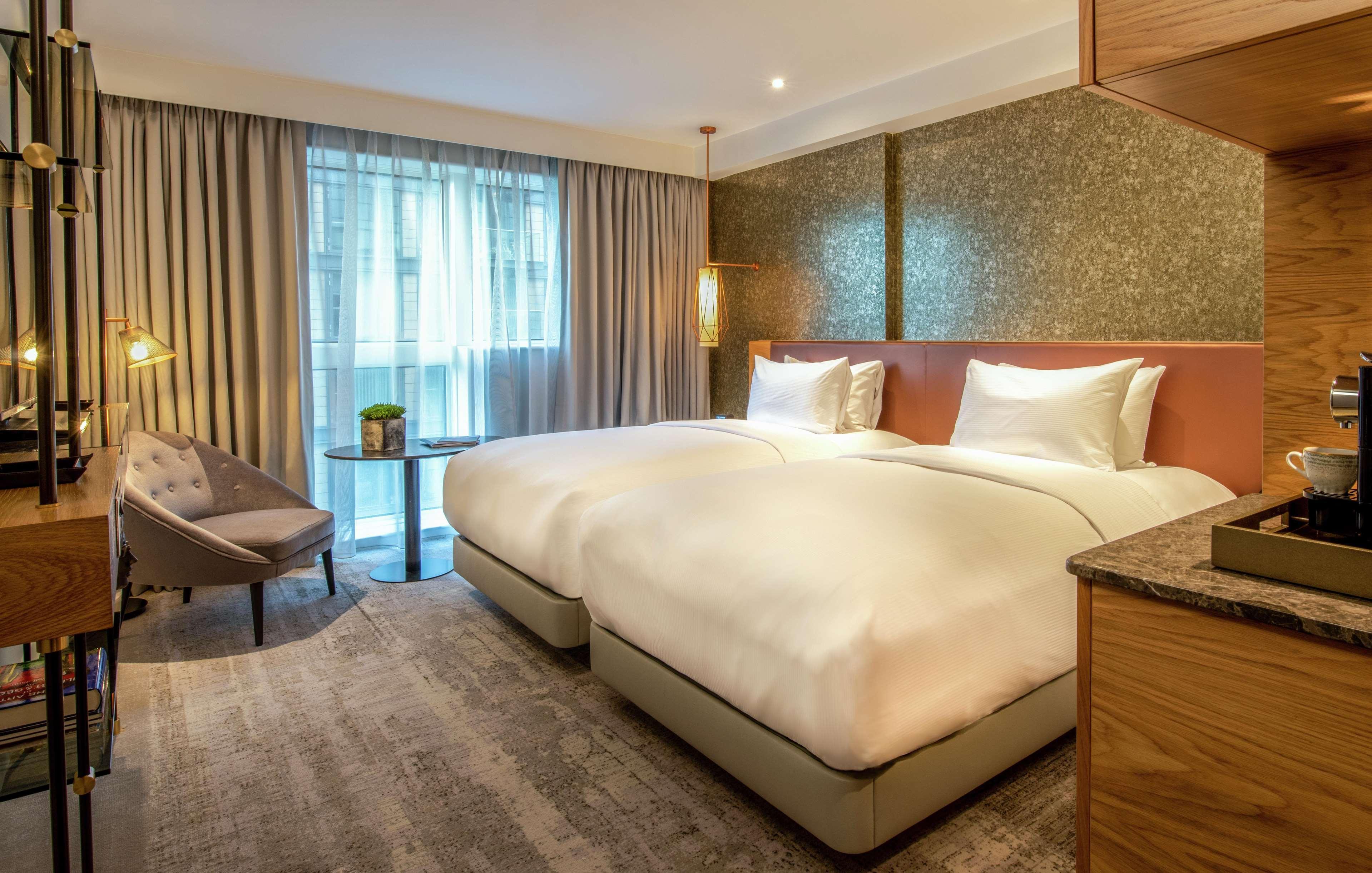 Lincoln Plaza London, Curio Collection By Hilton Hotel