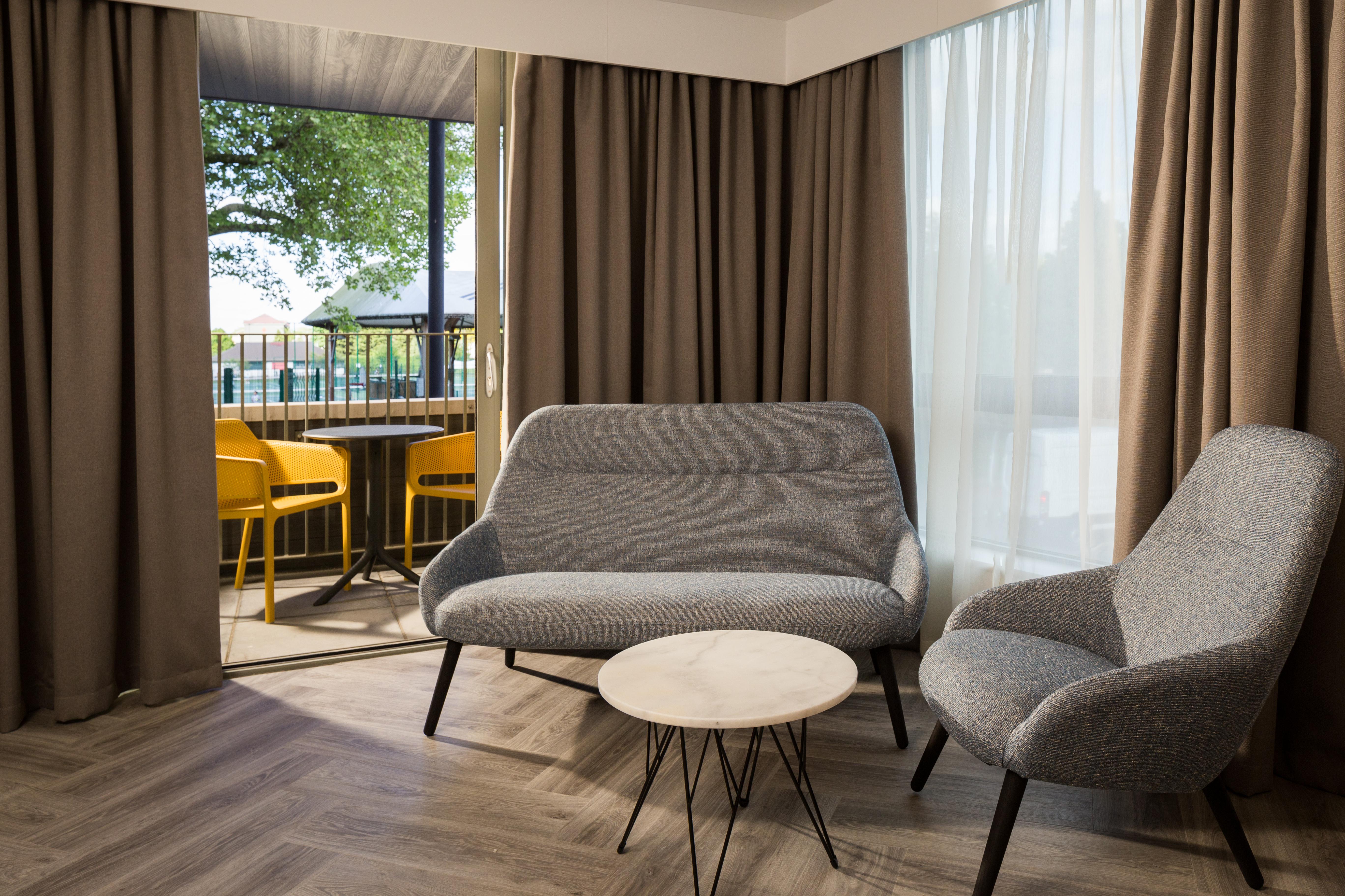 Roomzzz Stratford 4* London