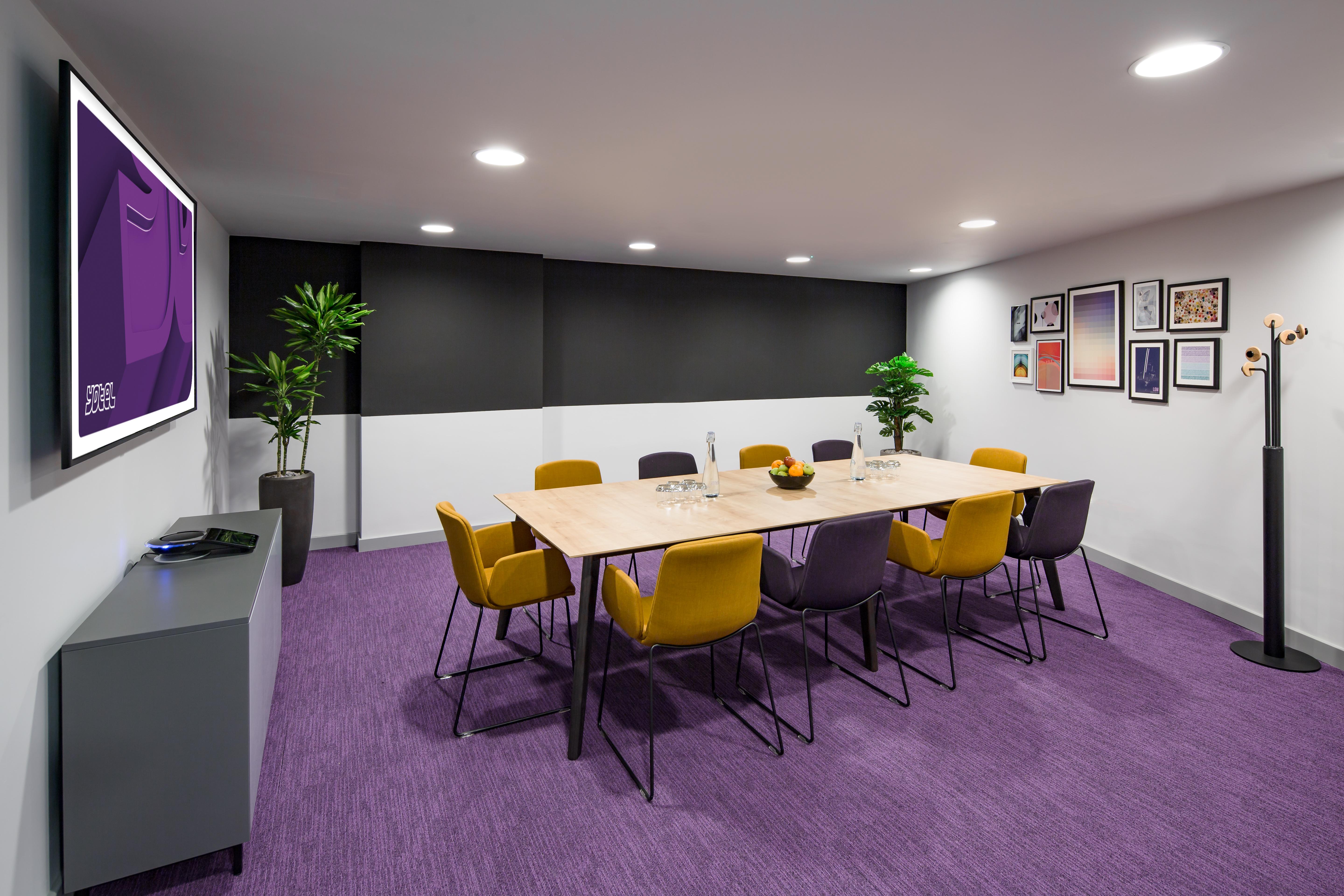 Yotel Hotel 4*